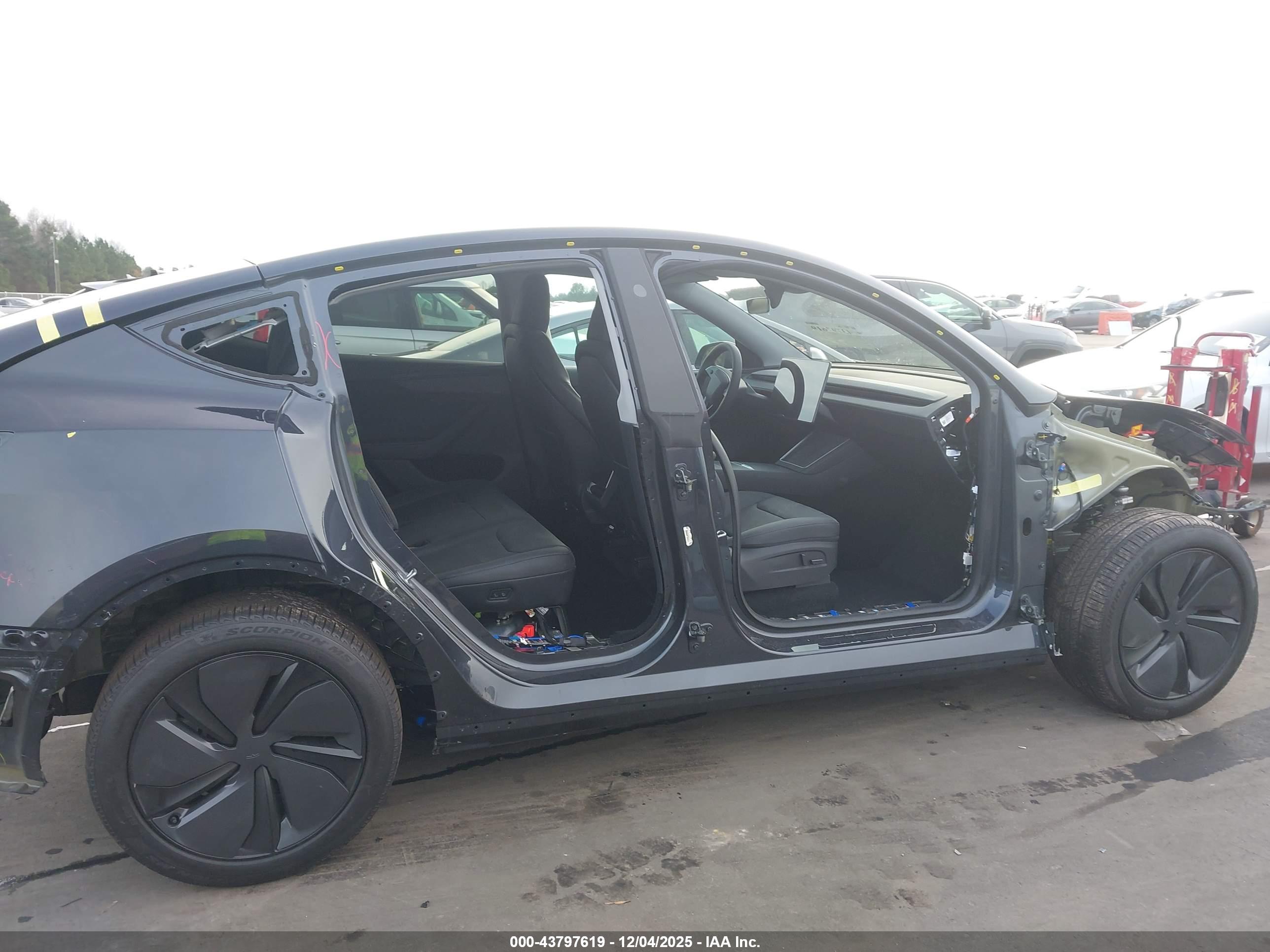 TESLA MODEL image 6