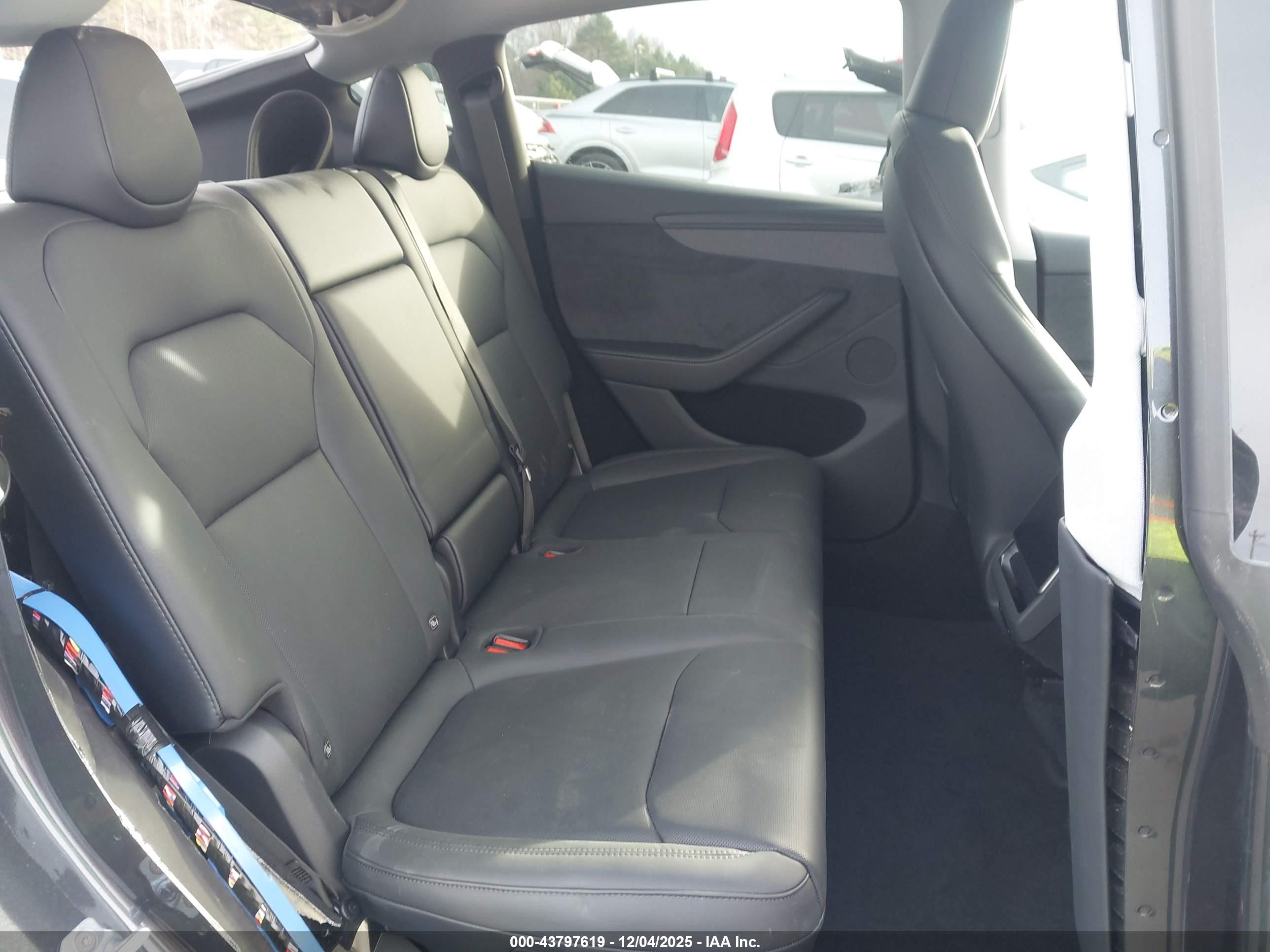 TESLA MODEL image 8