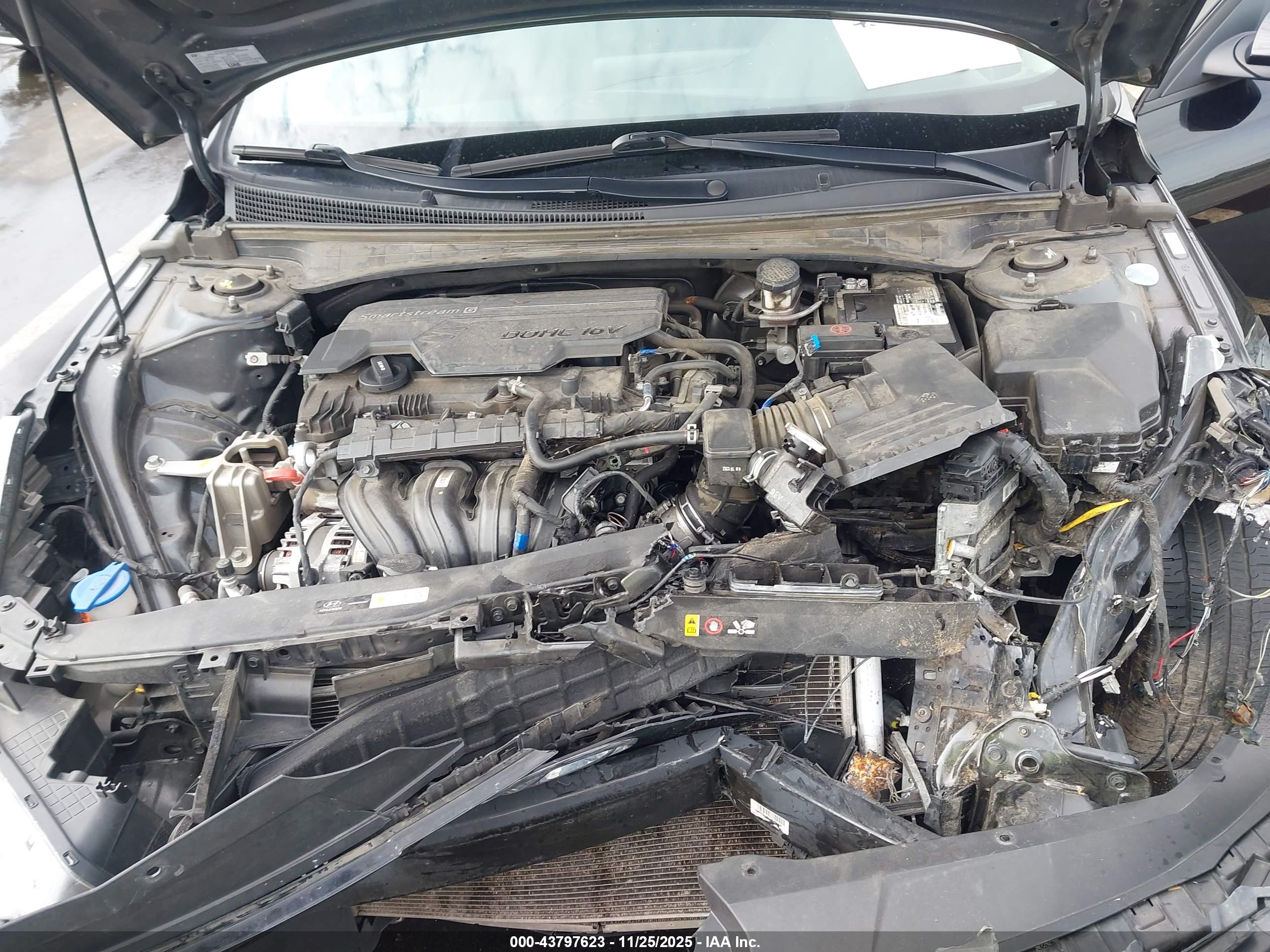 HYUNDAI ELANTRA image 10