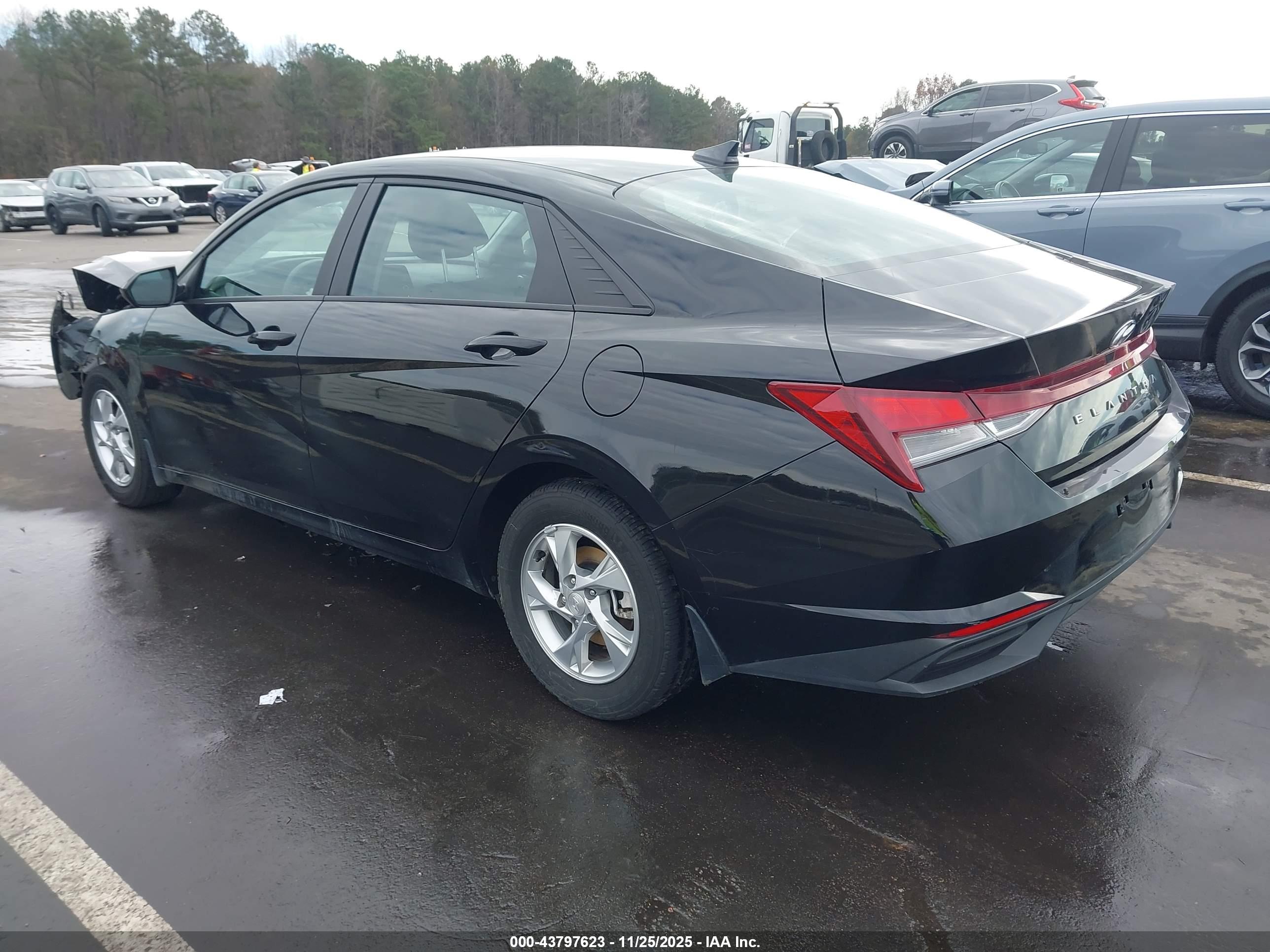 HYUNDAI ELANTRA image 3