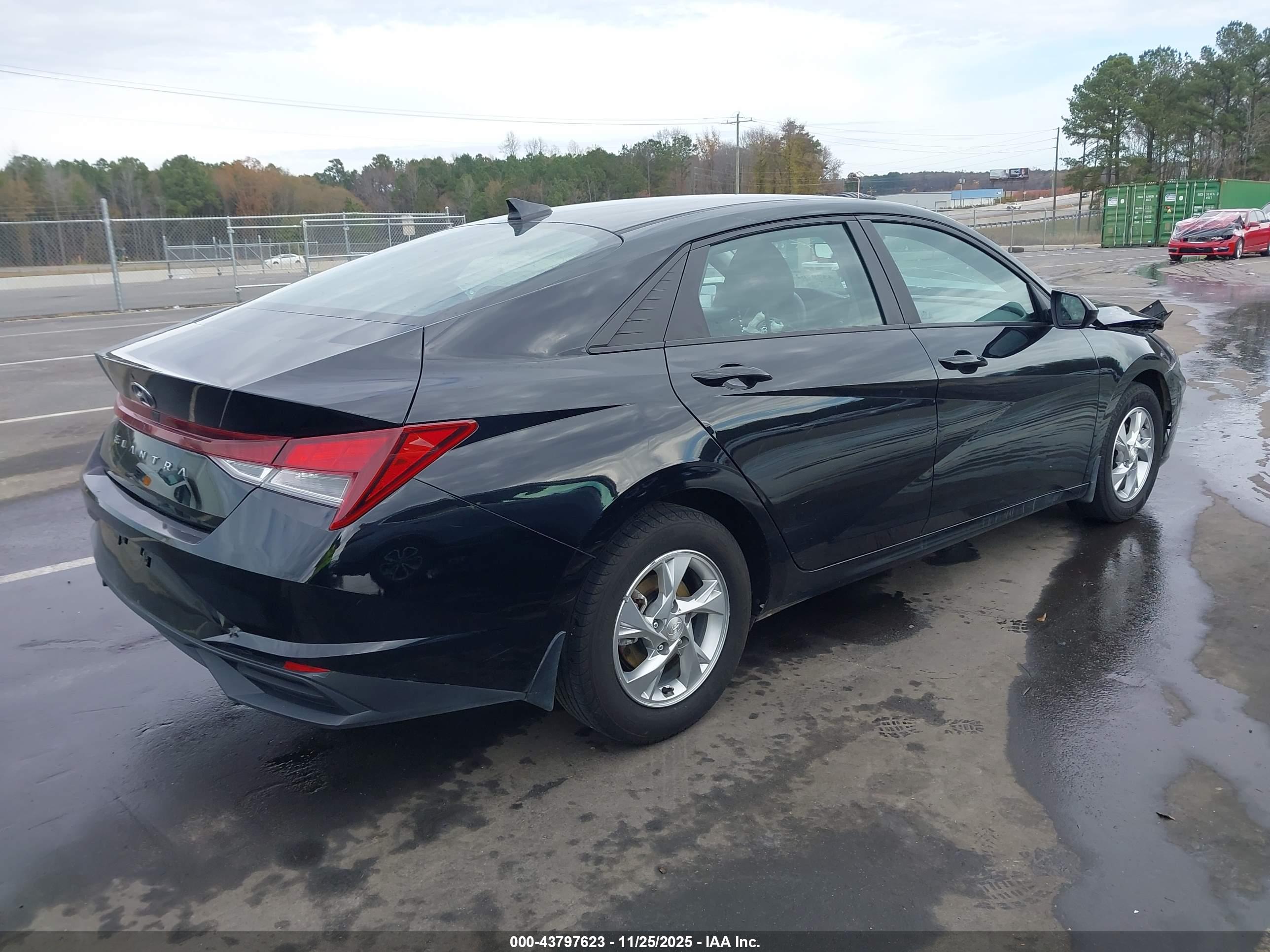 HYUNDAI ELANTRA image 4