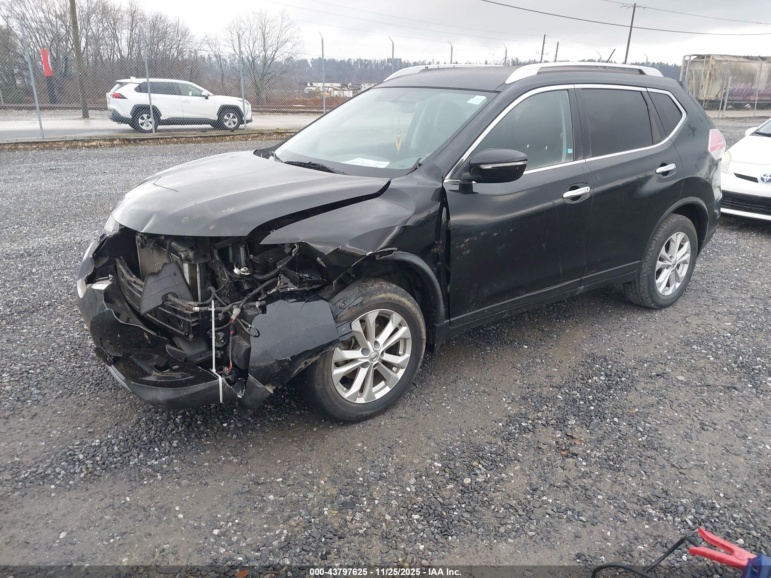 NISSAN ROGUE image 2
