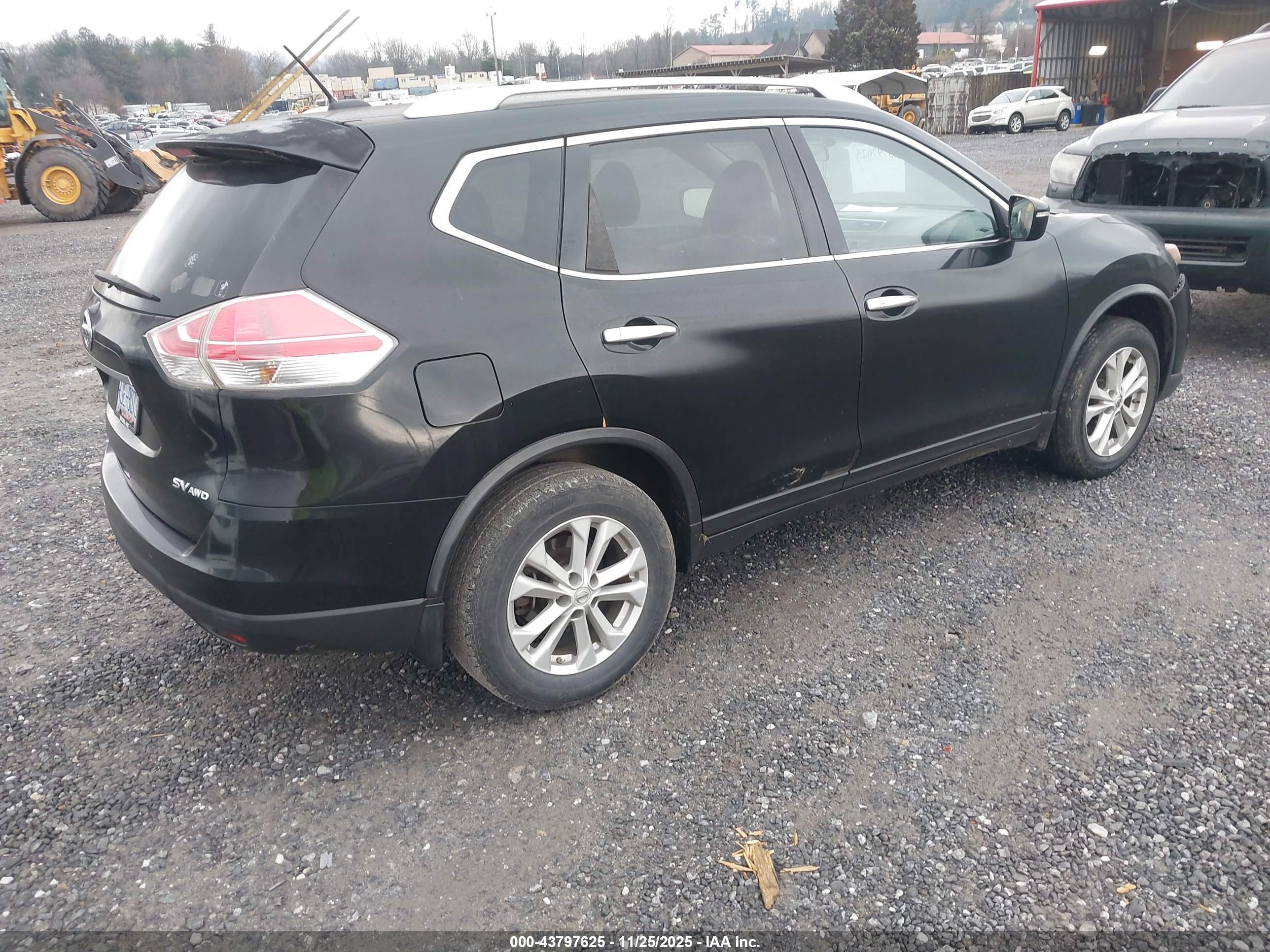 NISSAN ROGUE image 4