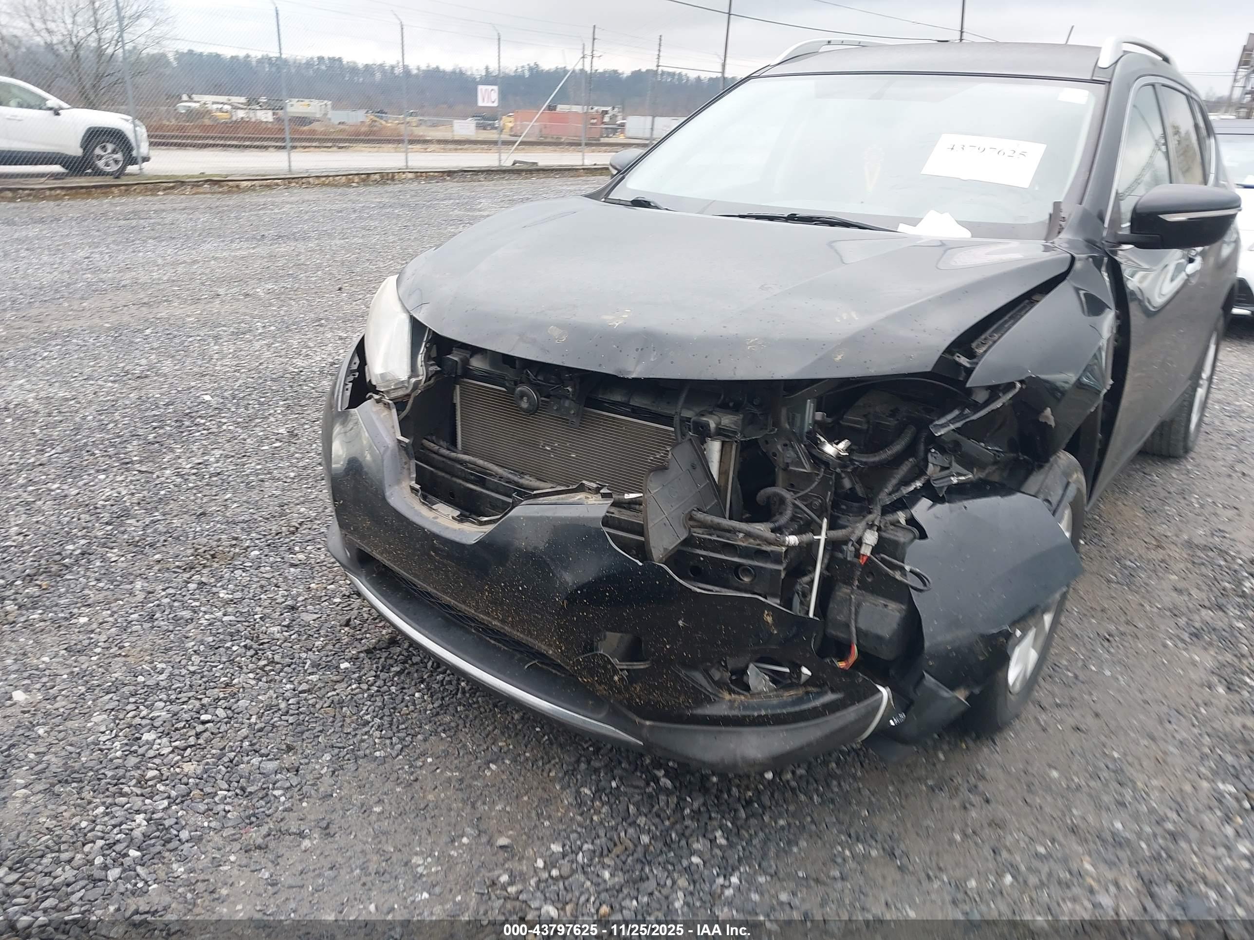NISSAN ROGUE image 6