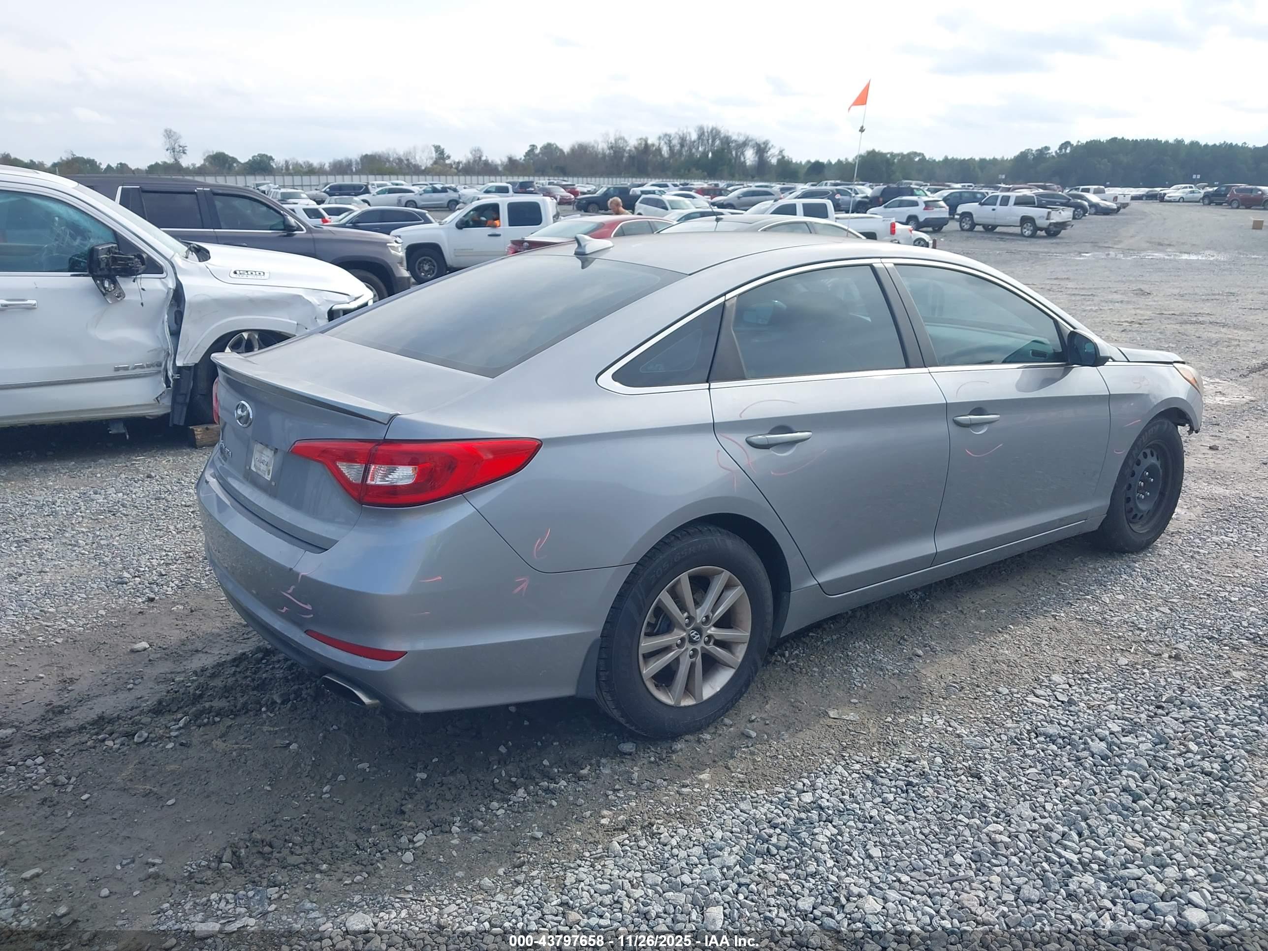 HYUNDAI SONATA image 4