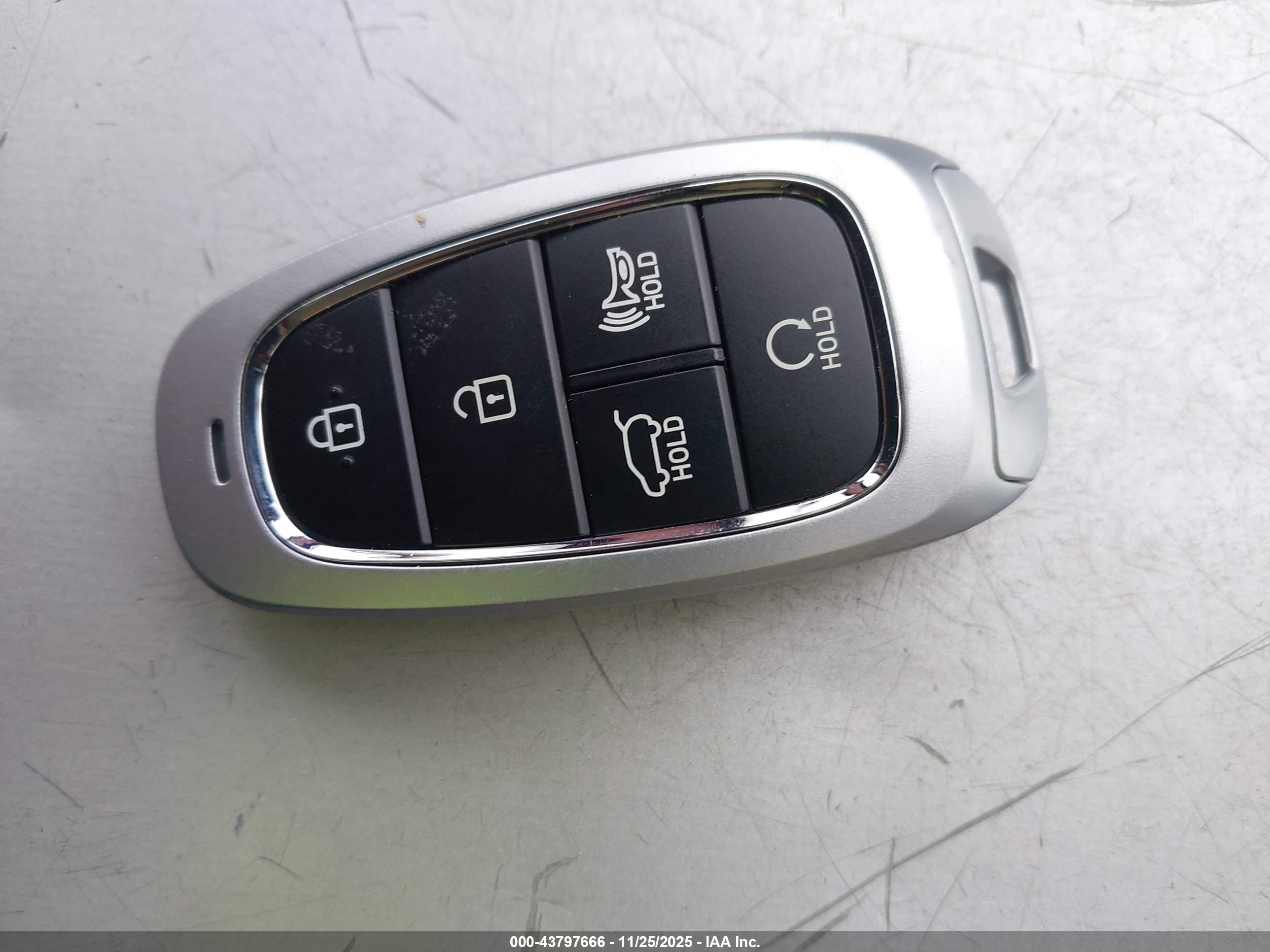 HYUNDAI SANTA image 11