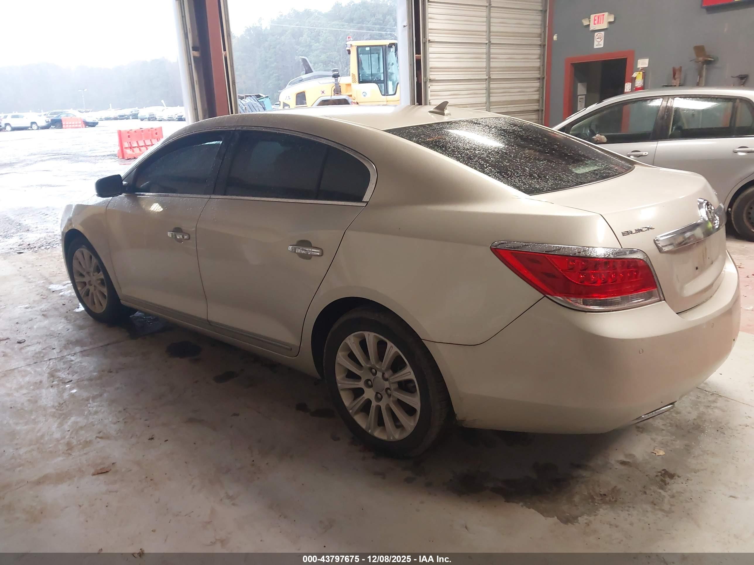 BUICK LACROSSE image 3