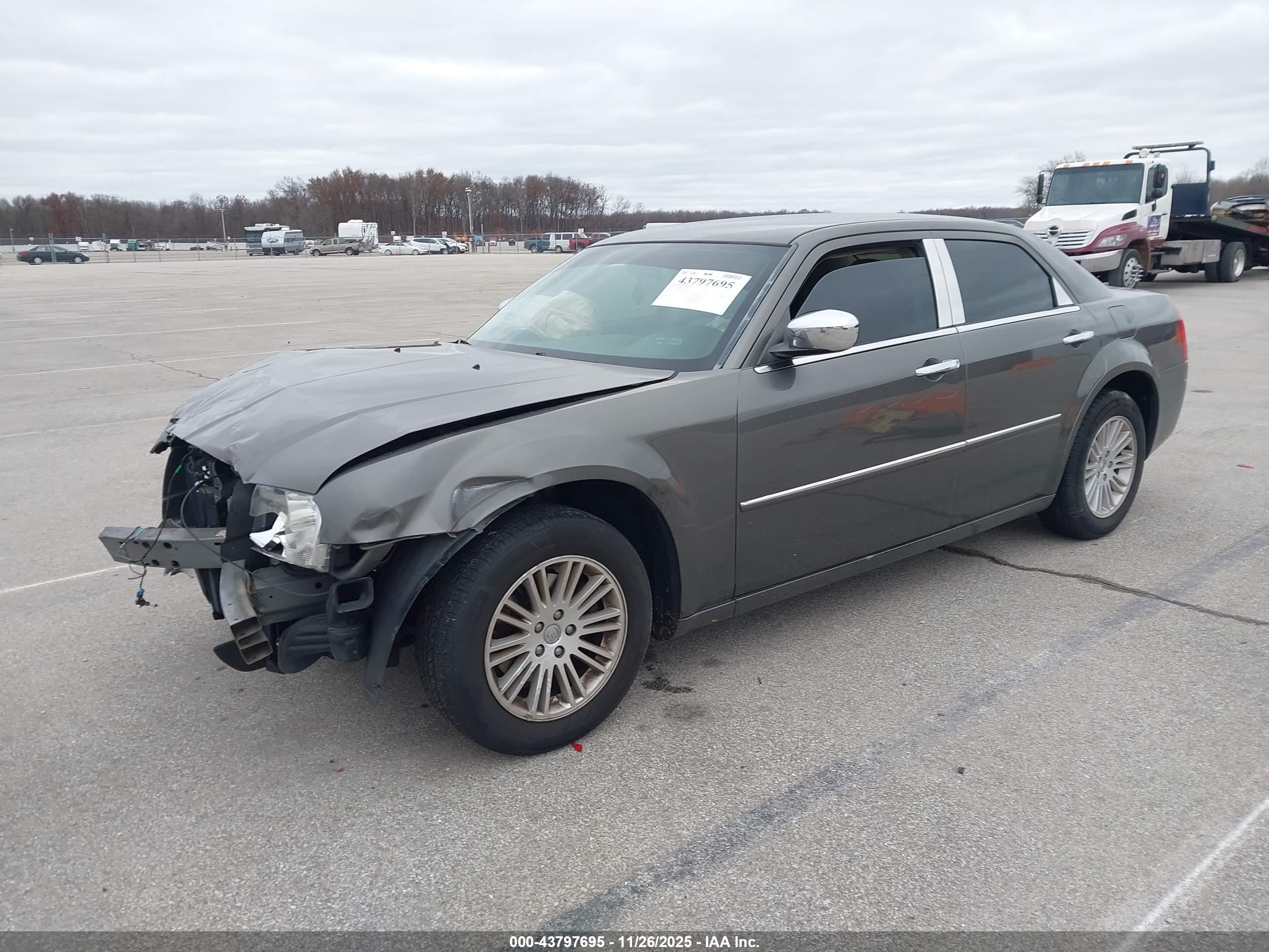CHRYSLER 300 image 2