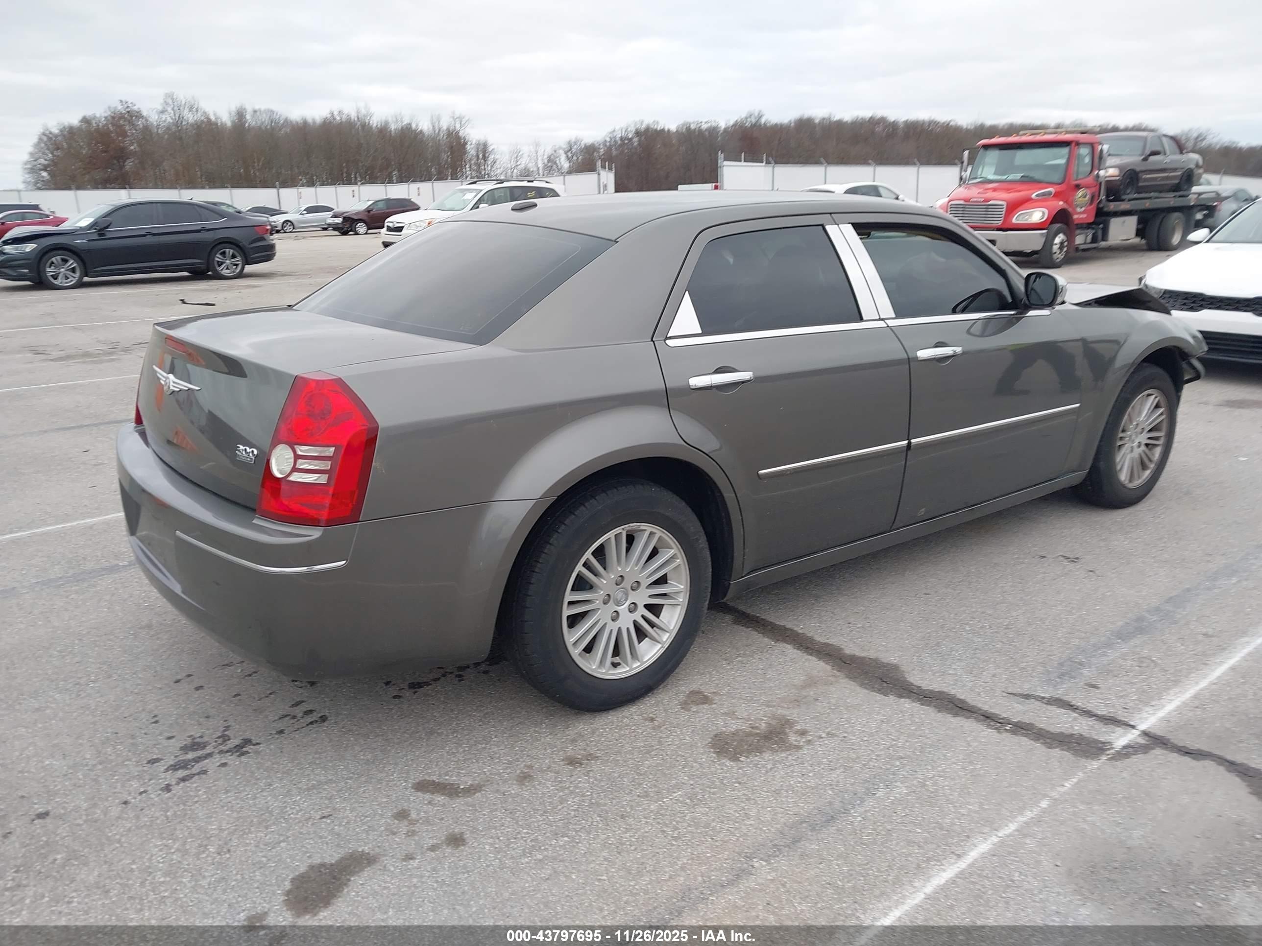 CHRYSLER 300 image 4