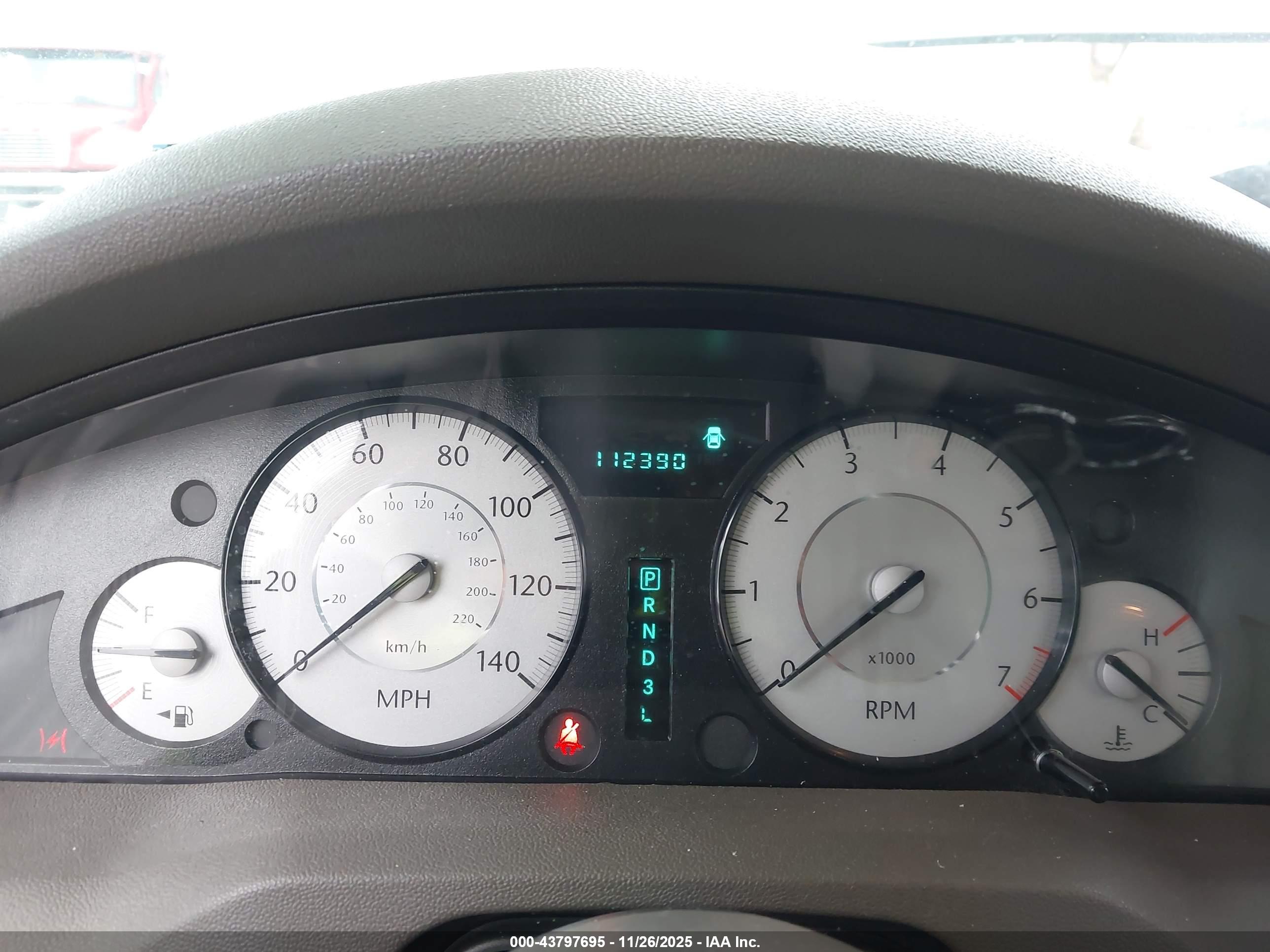 CHRYSLER 300 image 7