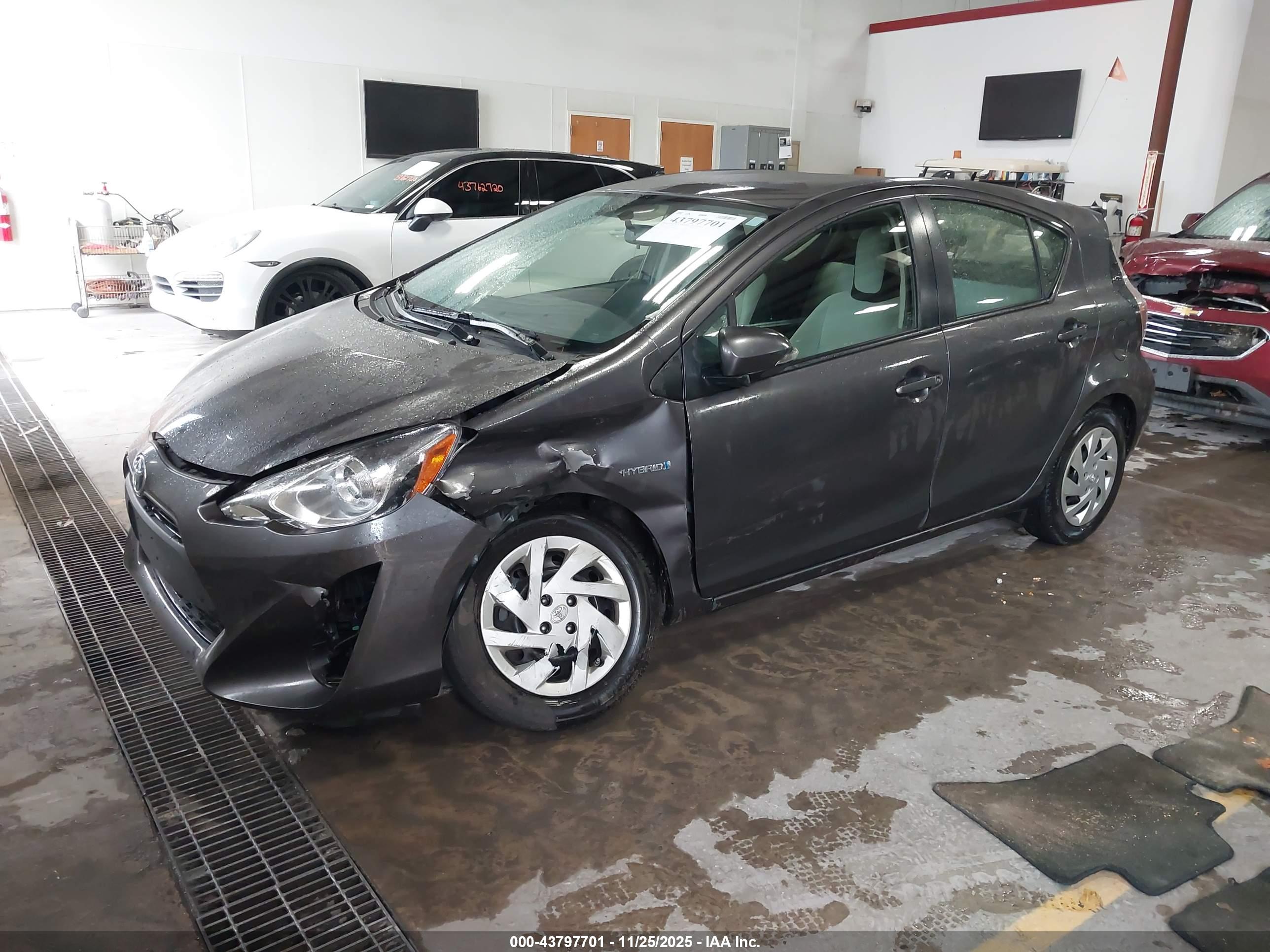 TOYOTA PRIUS image 2