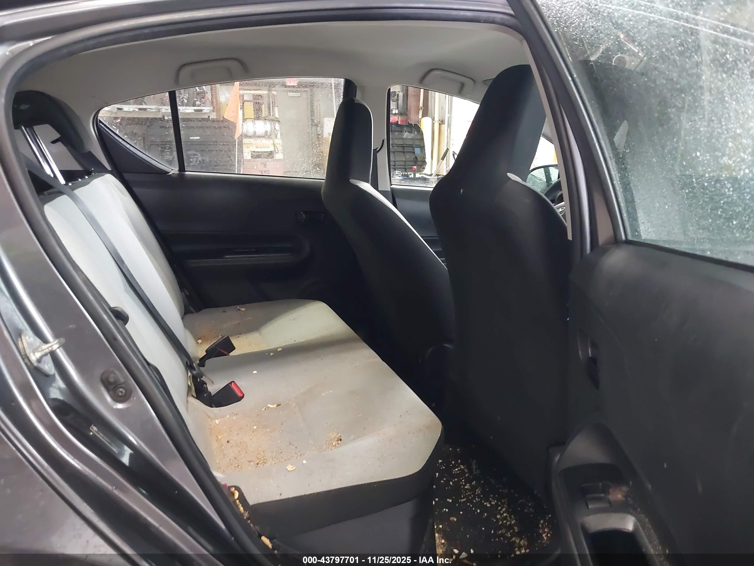 TOYOTA PRIUS image 8