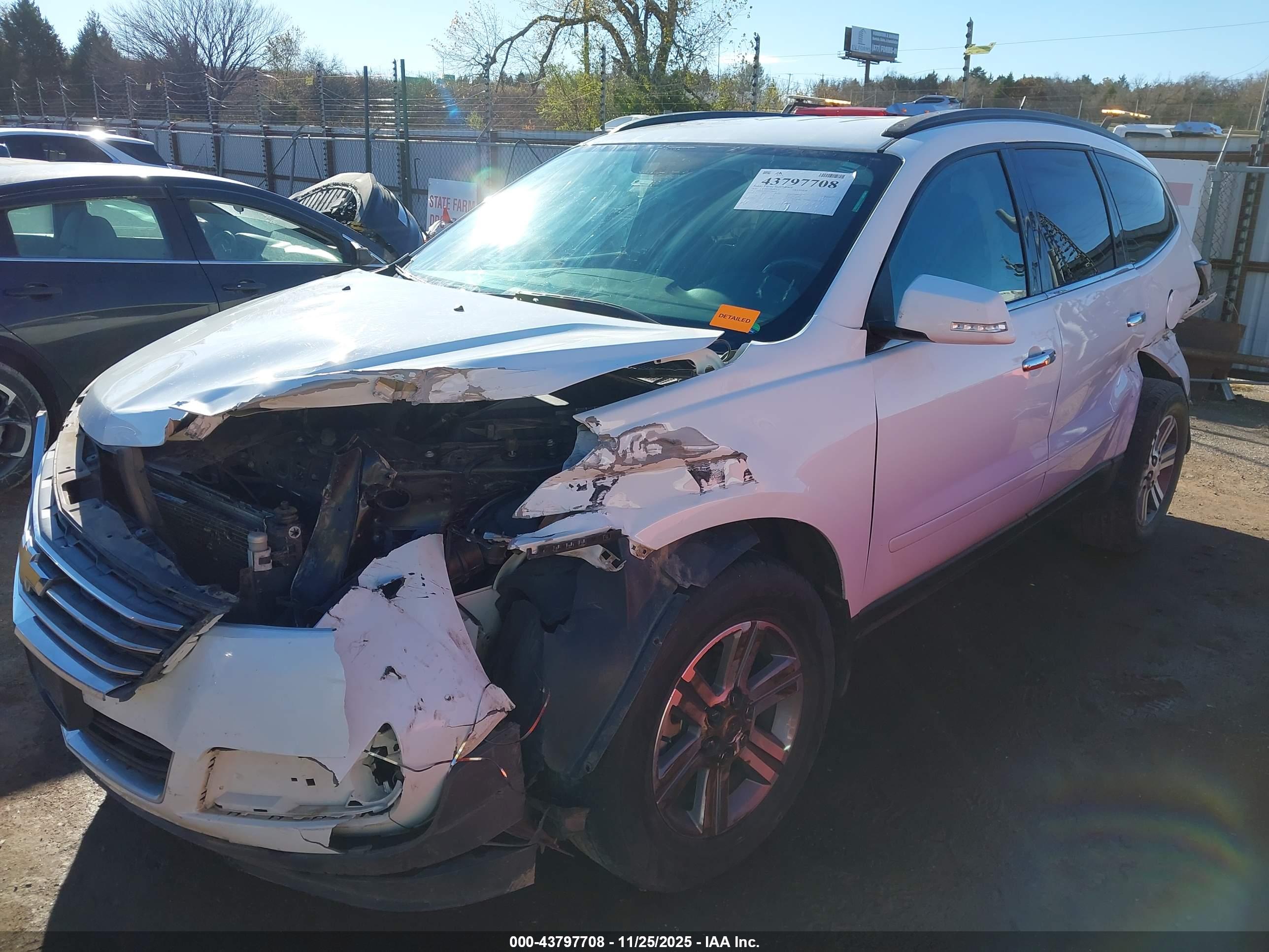 CHEVROLET TRAVERSE image 2