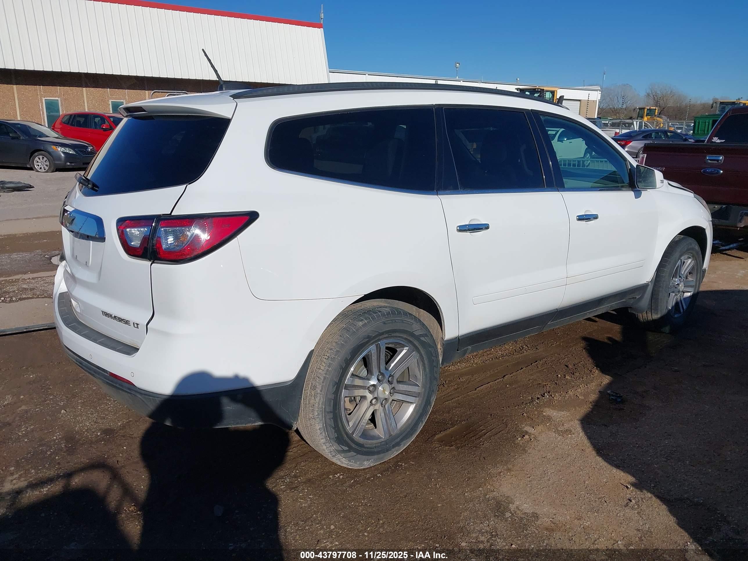 CHEVROLET TRAVERSE image 4