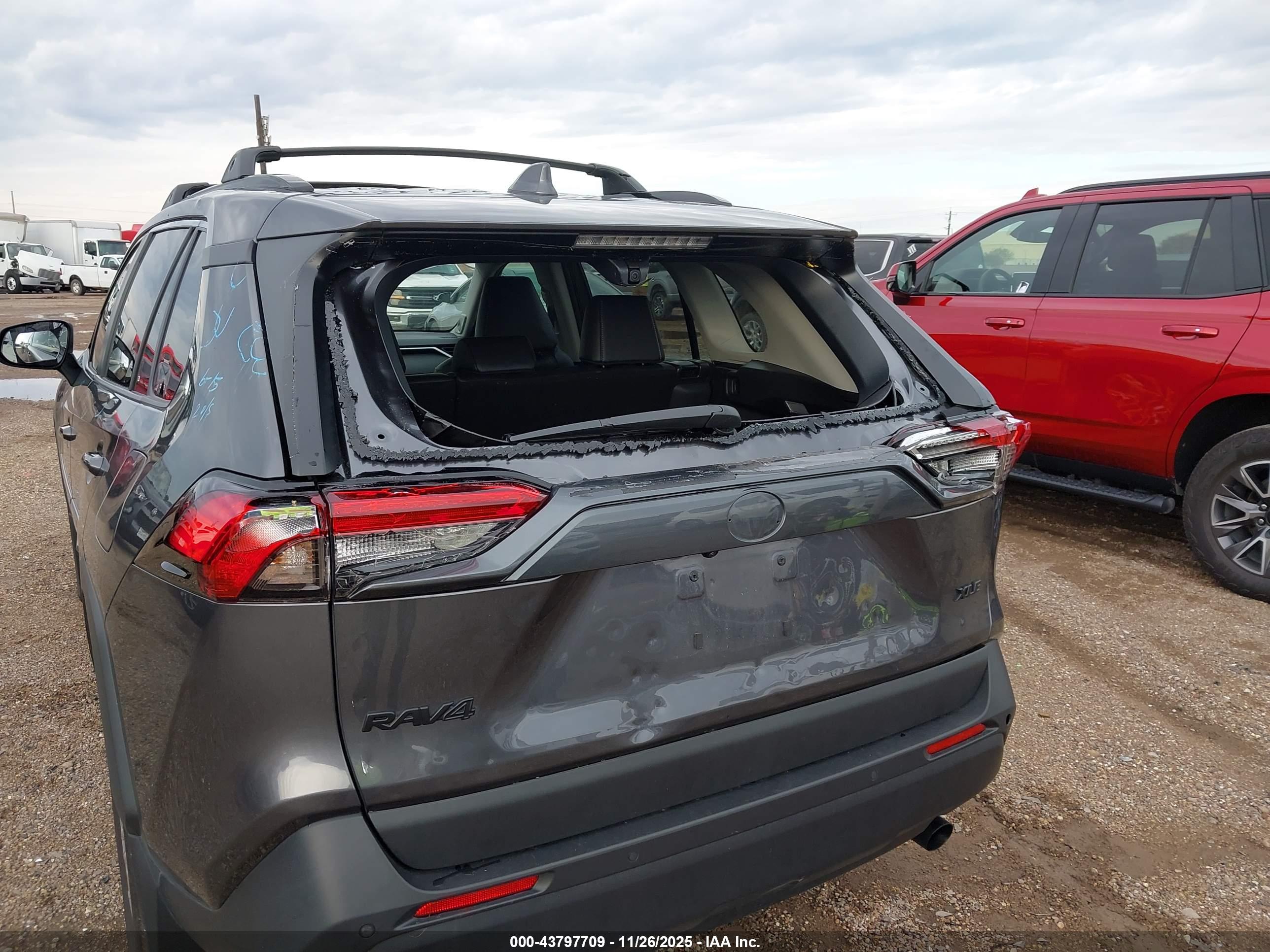 TOYOTA RAV4 image 6