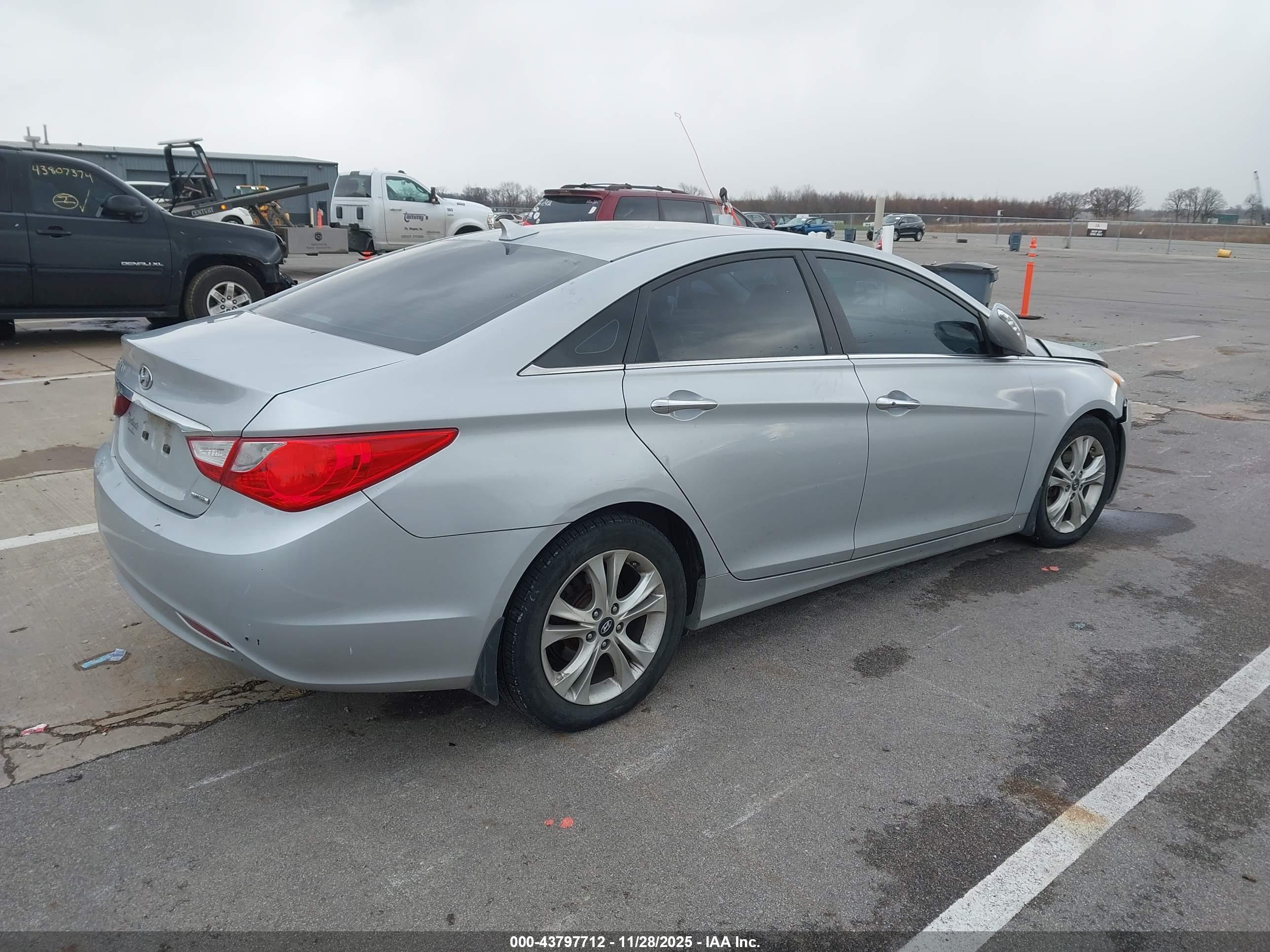 HYUNDAI SONATA image 4