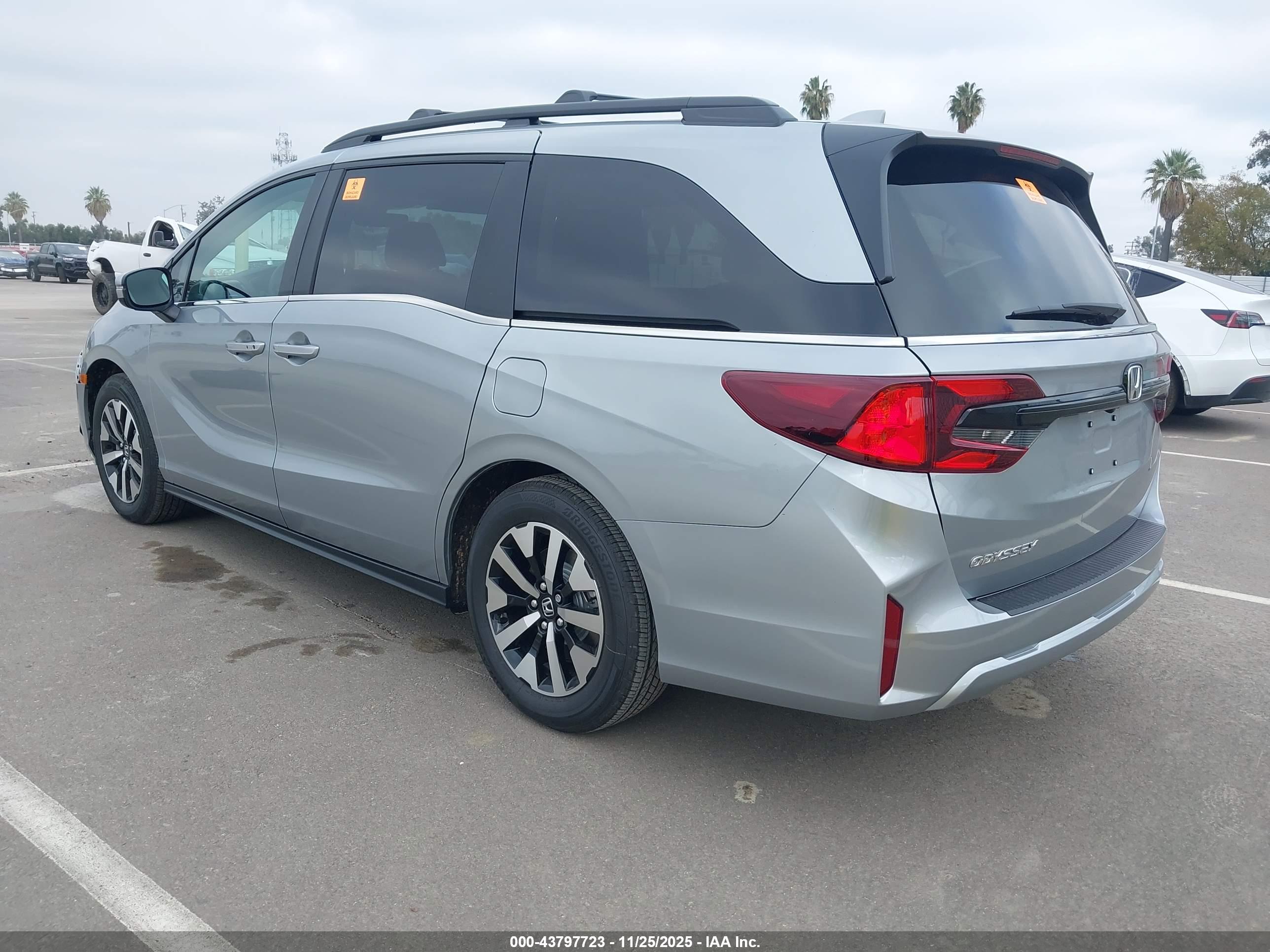HONDA ODYSSEY image 3