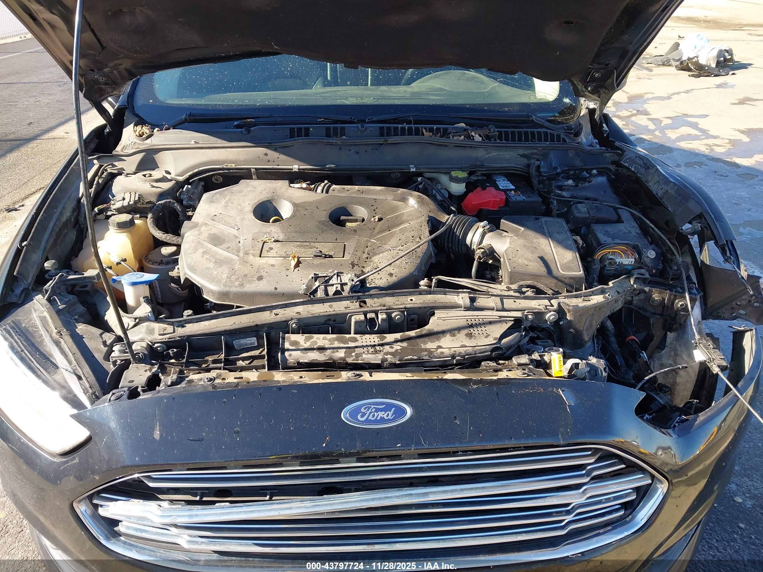 FORD FUSION image 10