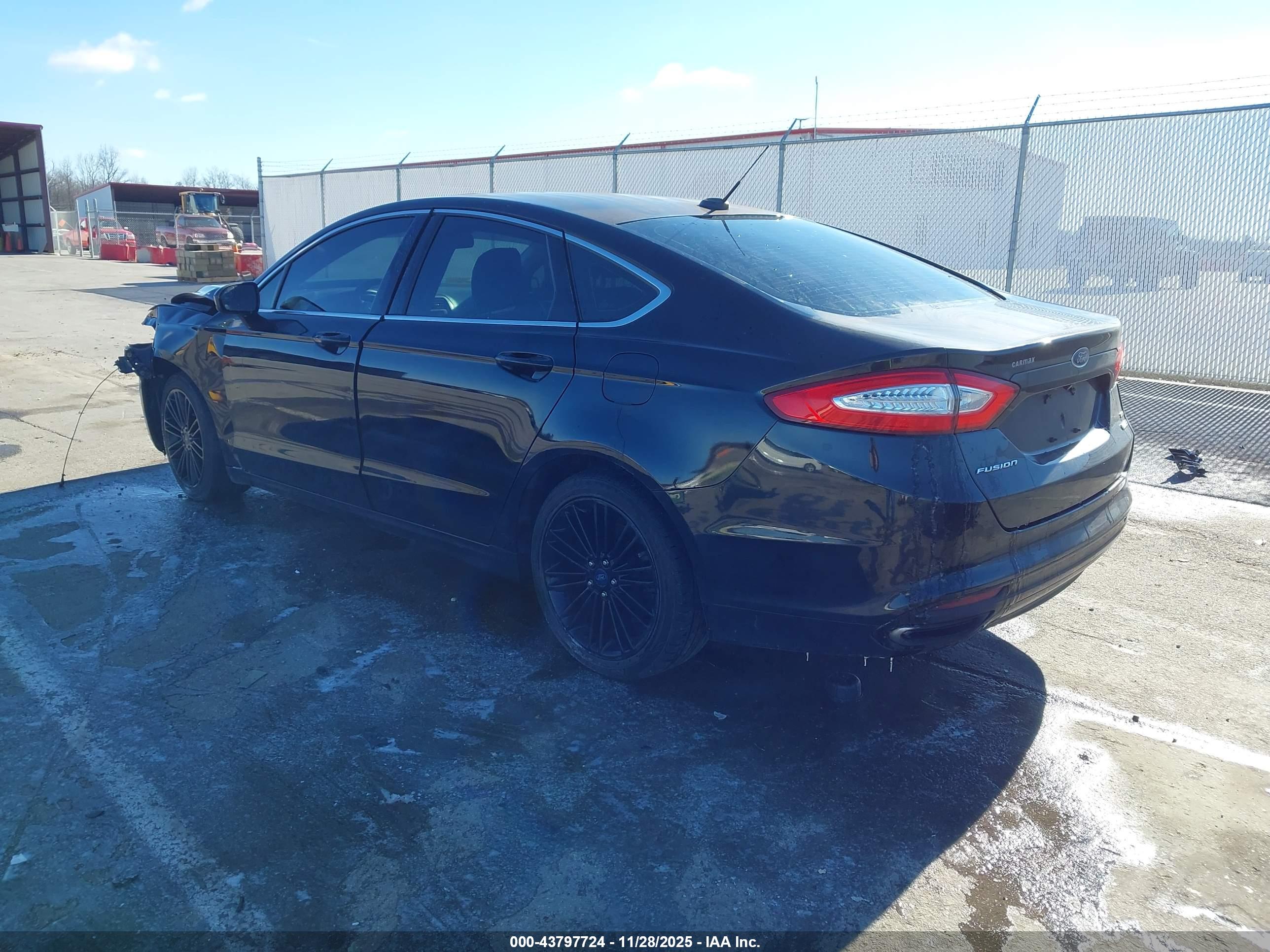 FORD FUSION image 3