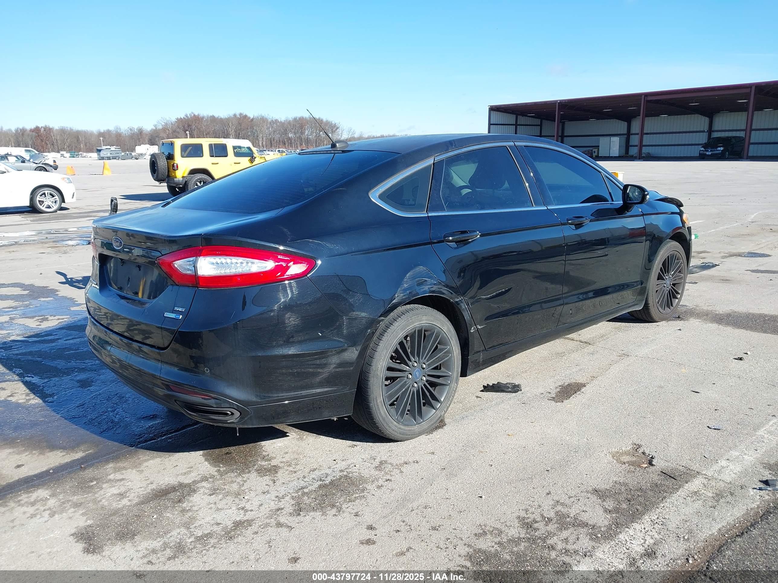 FORD FUSION image 4