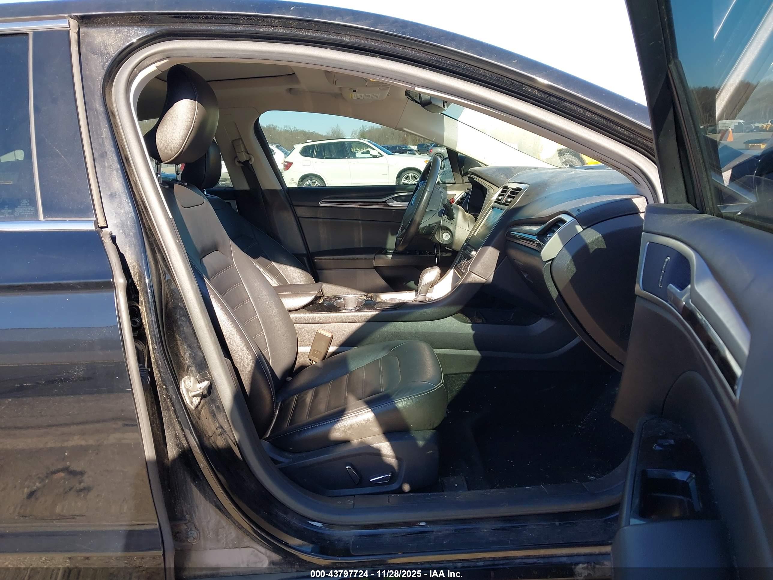 FORD FUSION image 5