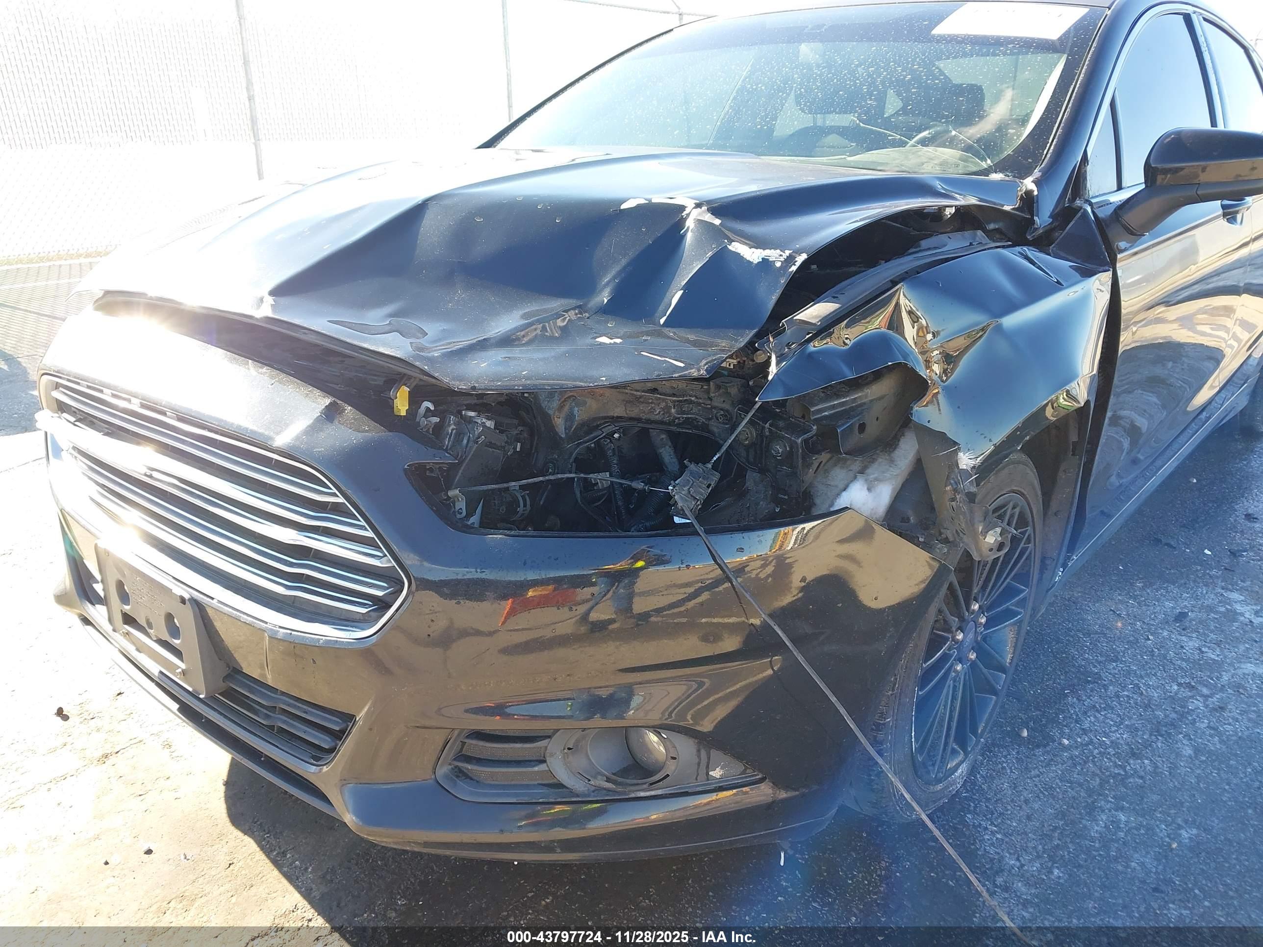 FORD FUSION image 6
