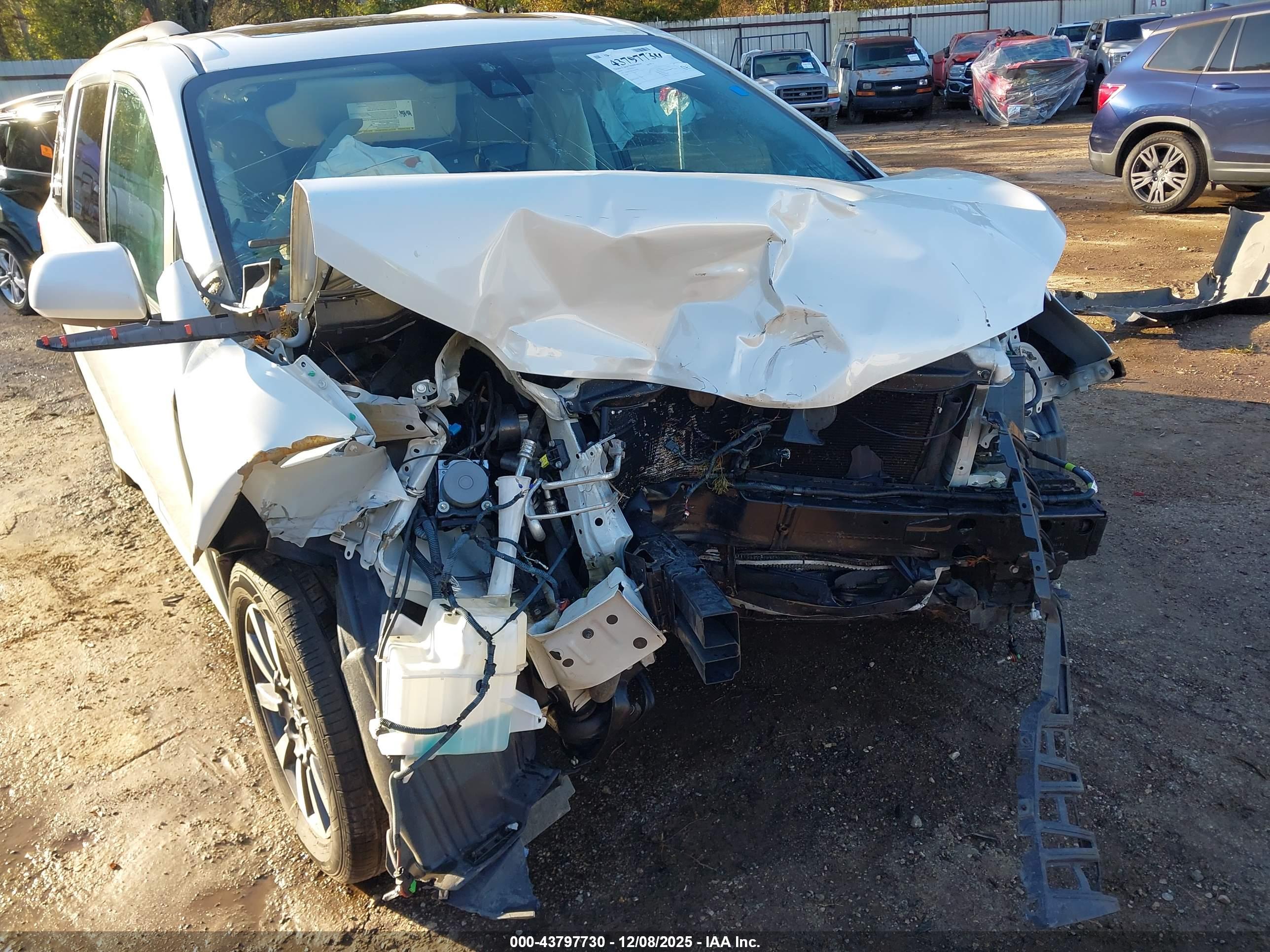TOYOTA SIENNA image 6