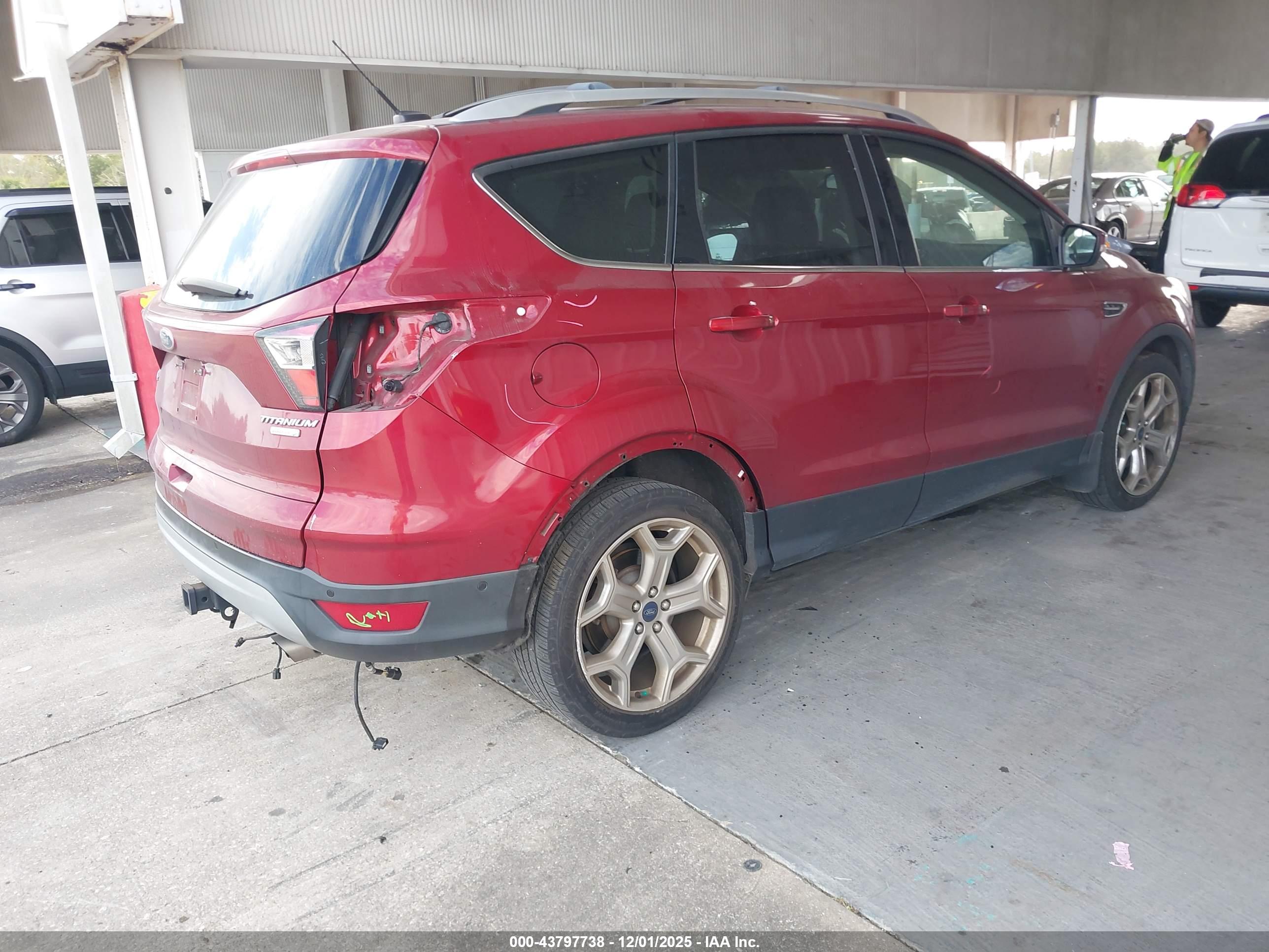 FORD ESCAPE image 4