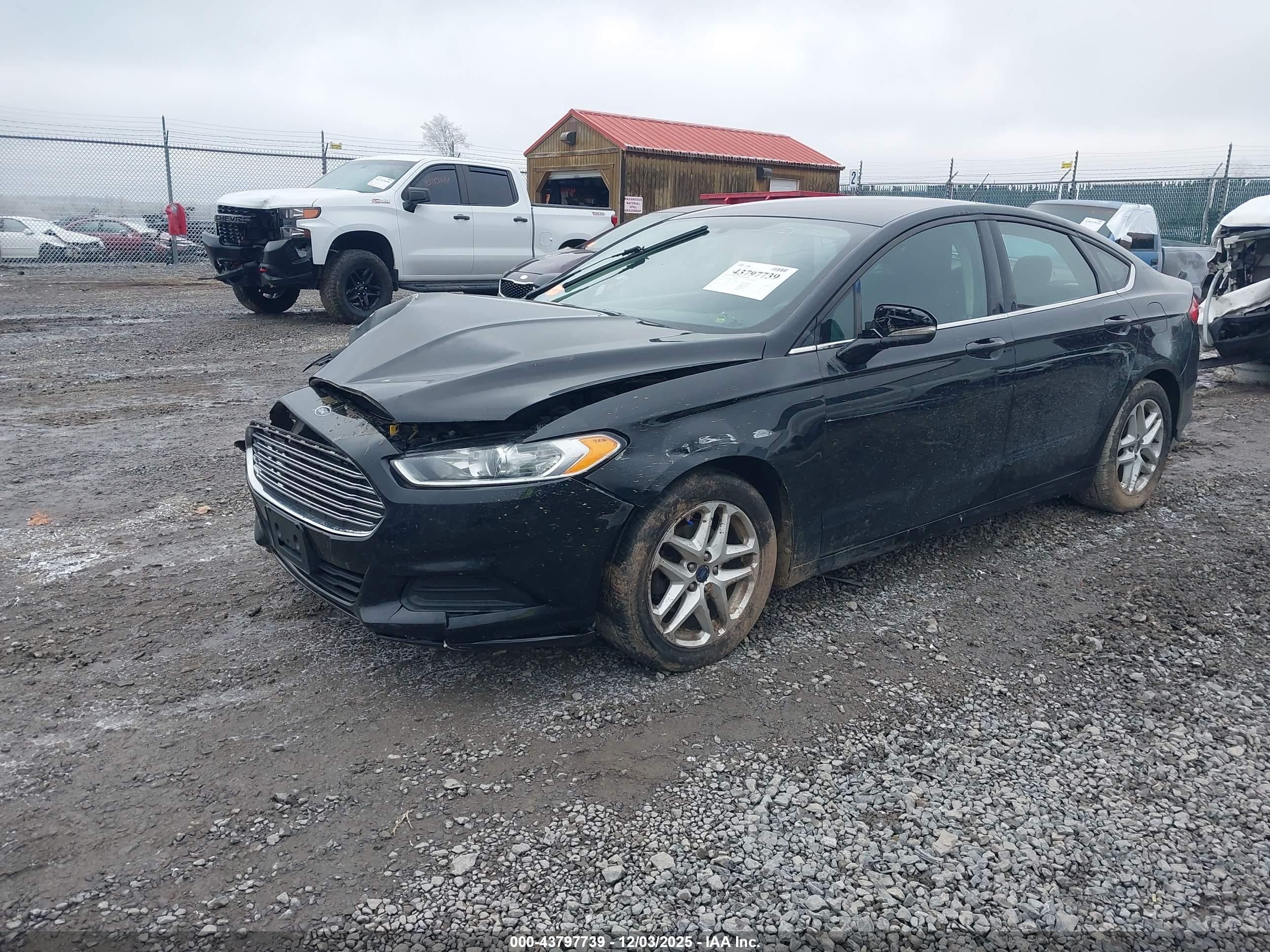 FORD FUSION image 2
