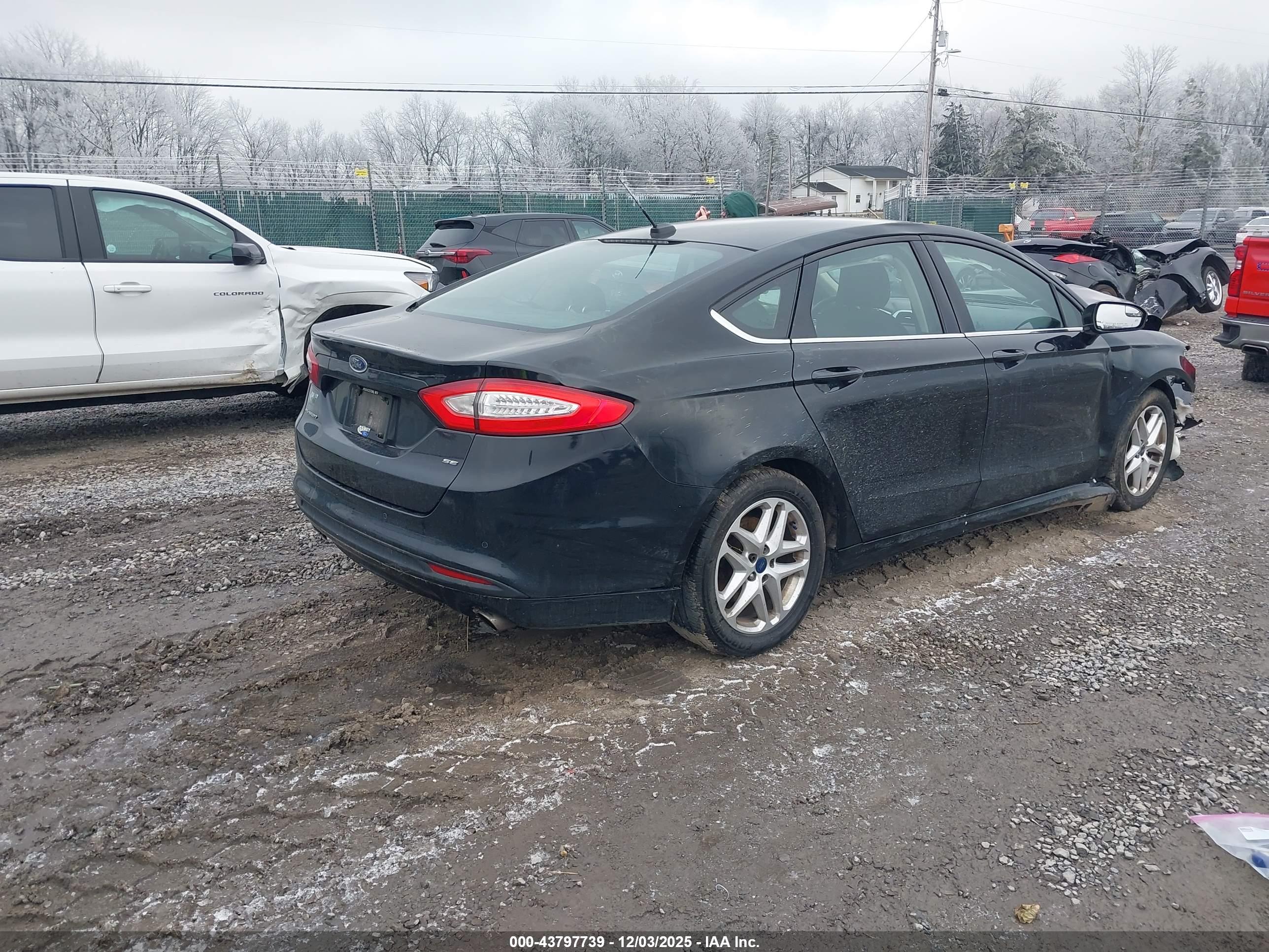 FORD FUSION image 4