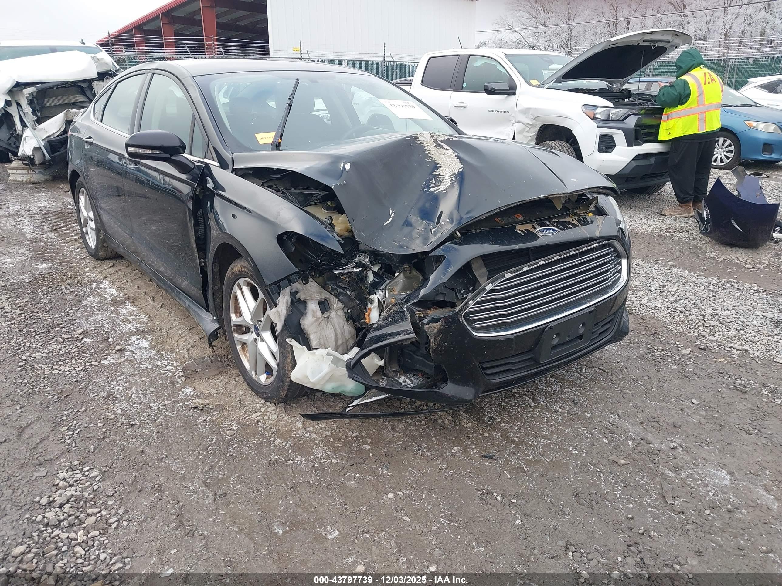 FORD FUSION image 6