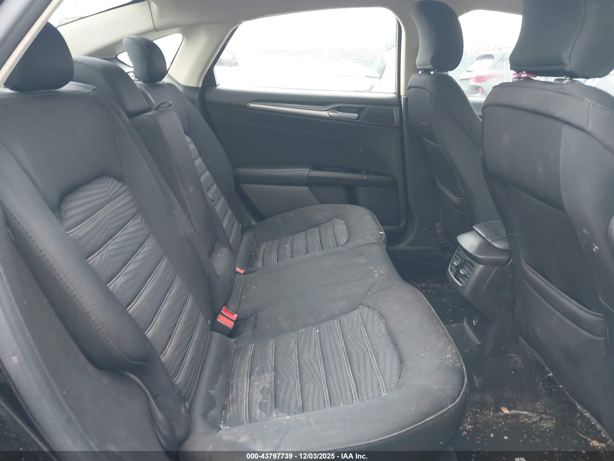FORD FUSION image 8