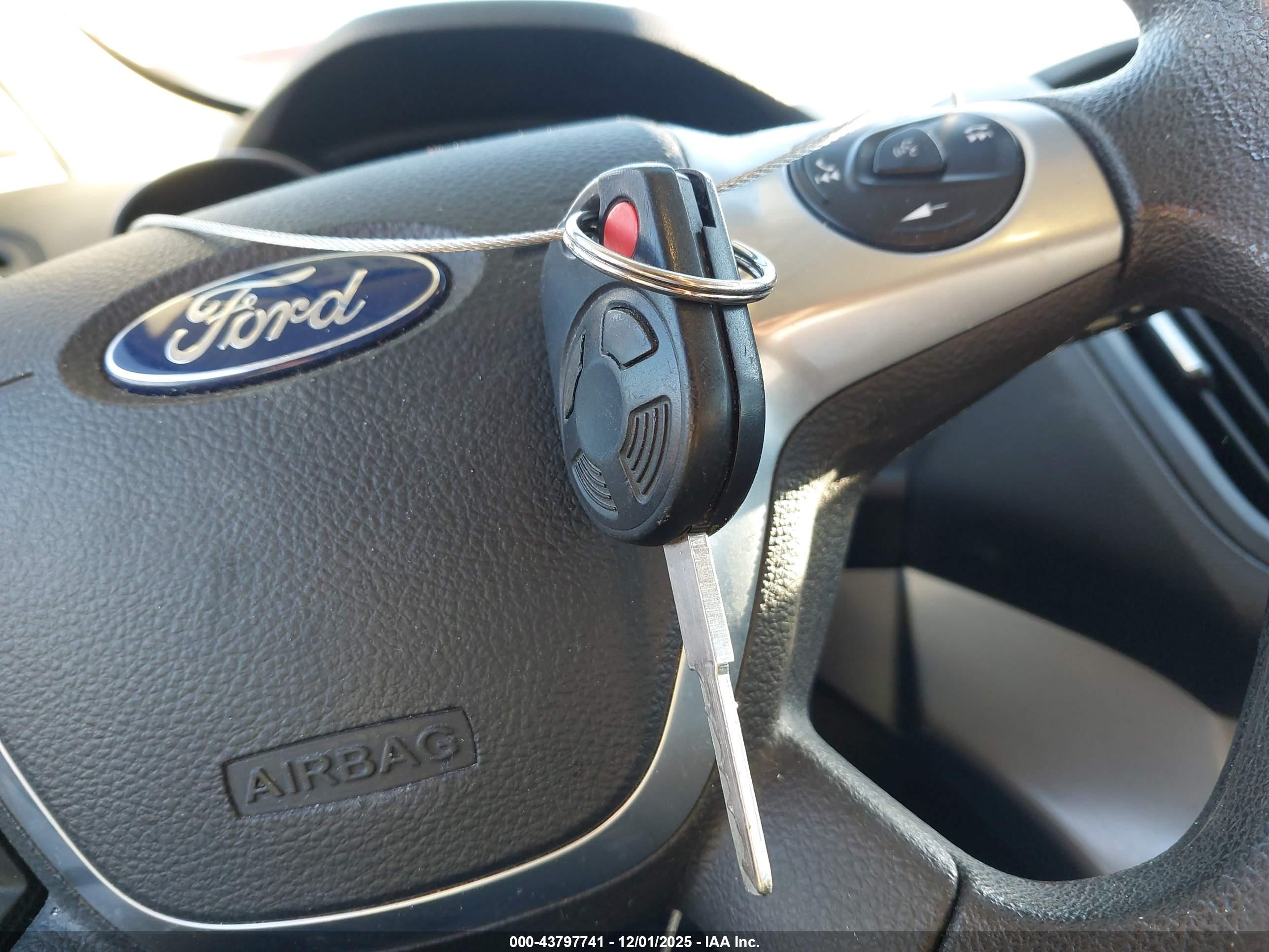 FORD ESCAPE image 11