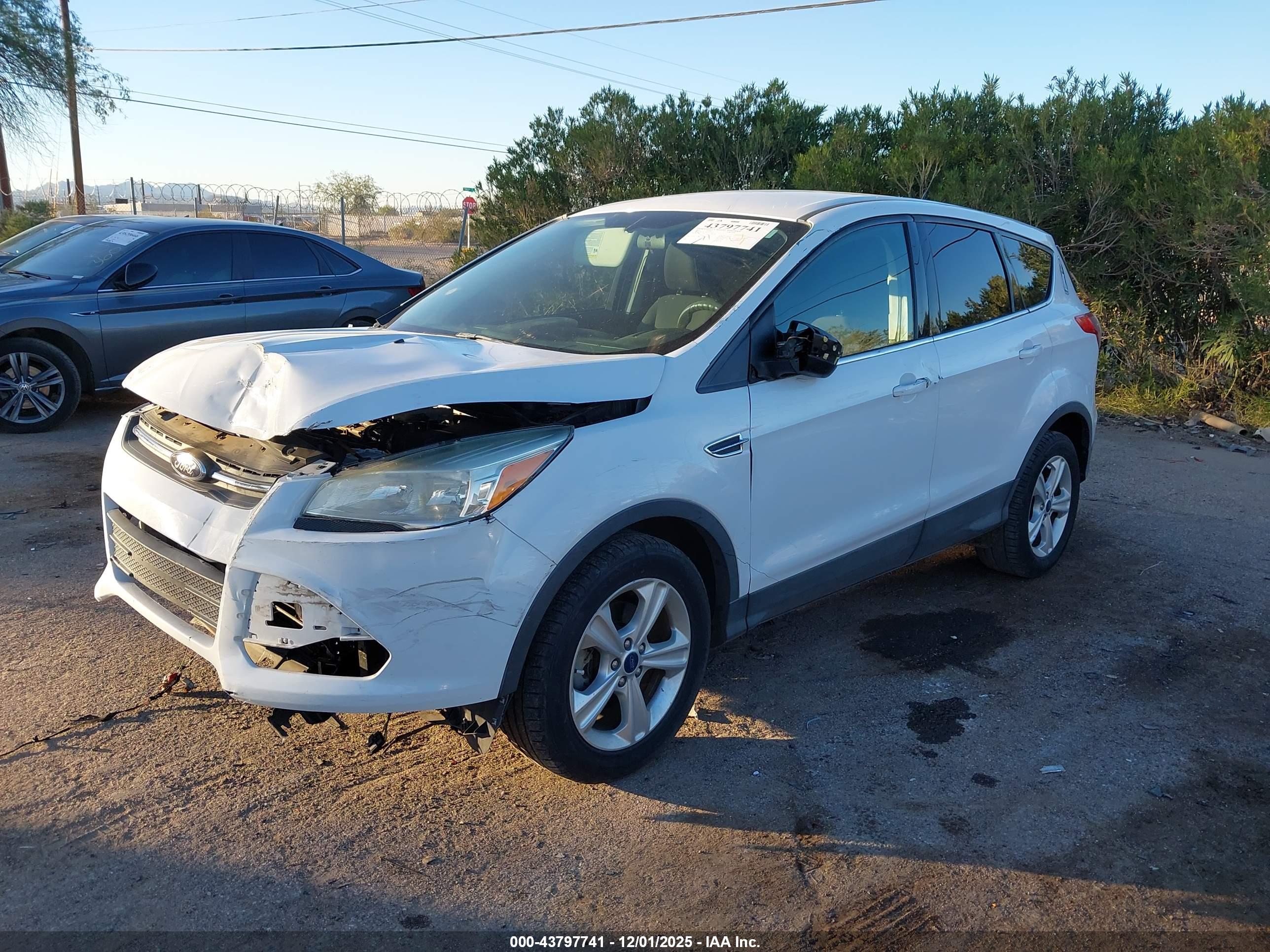 FORD ESCAPE image 2