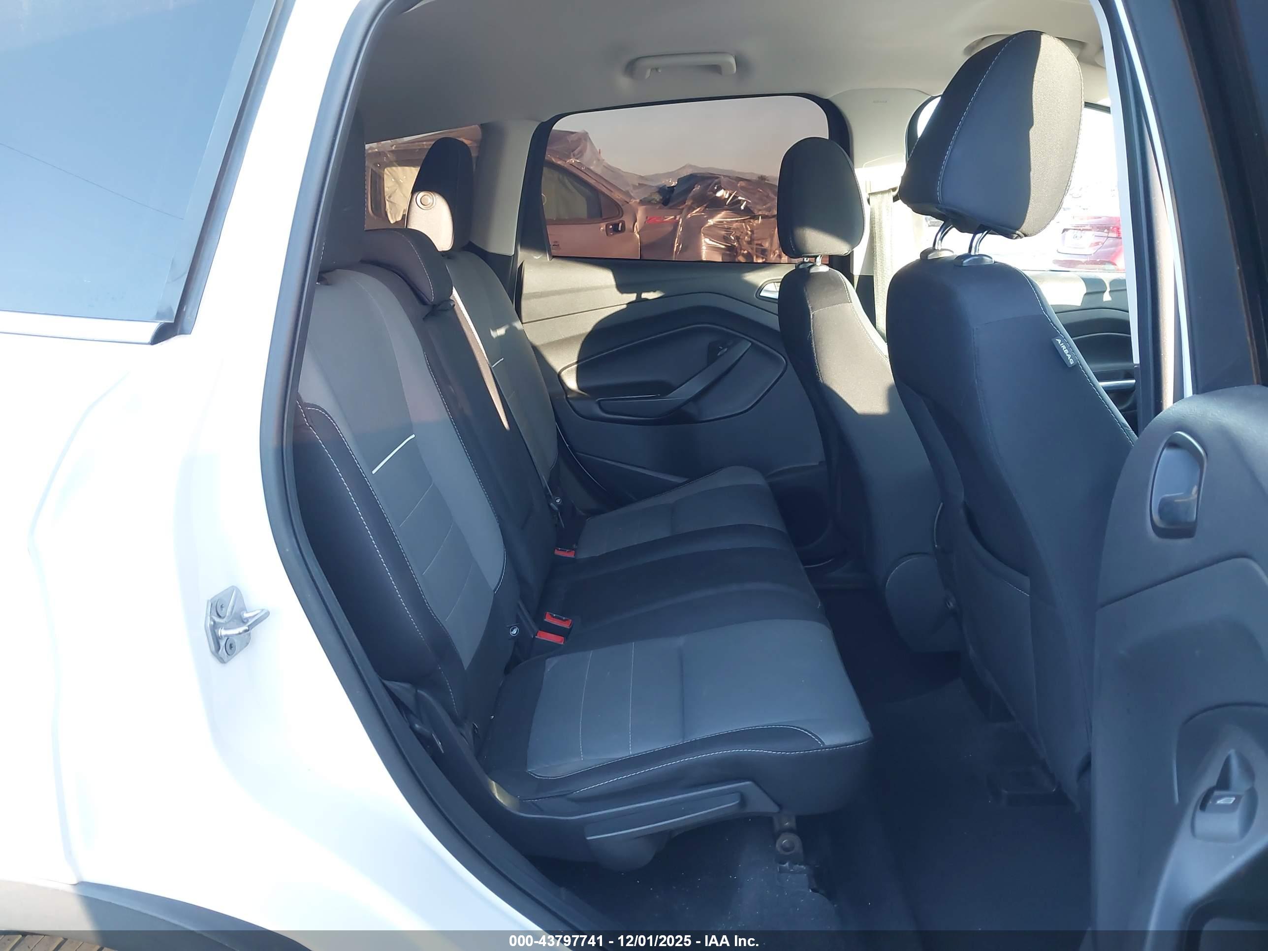 FORD ESCAPE image 8