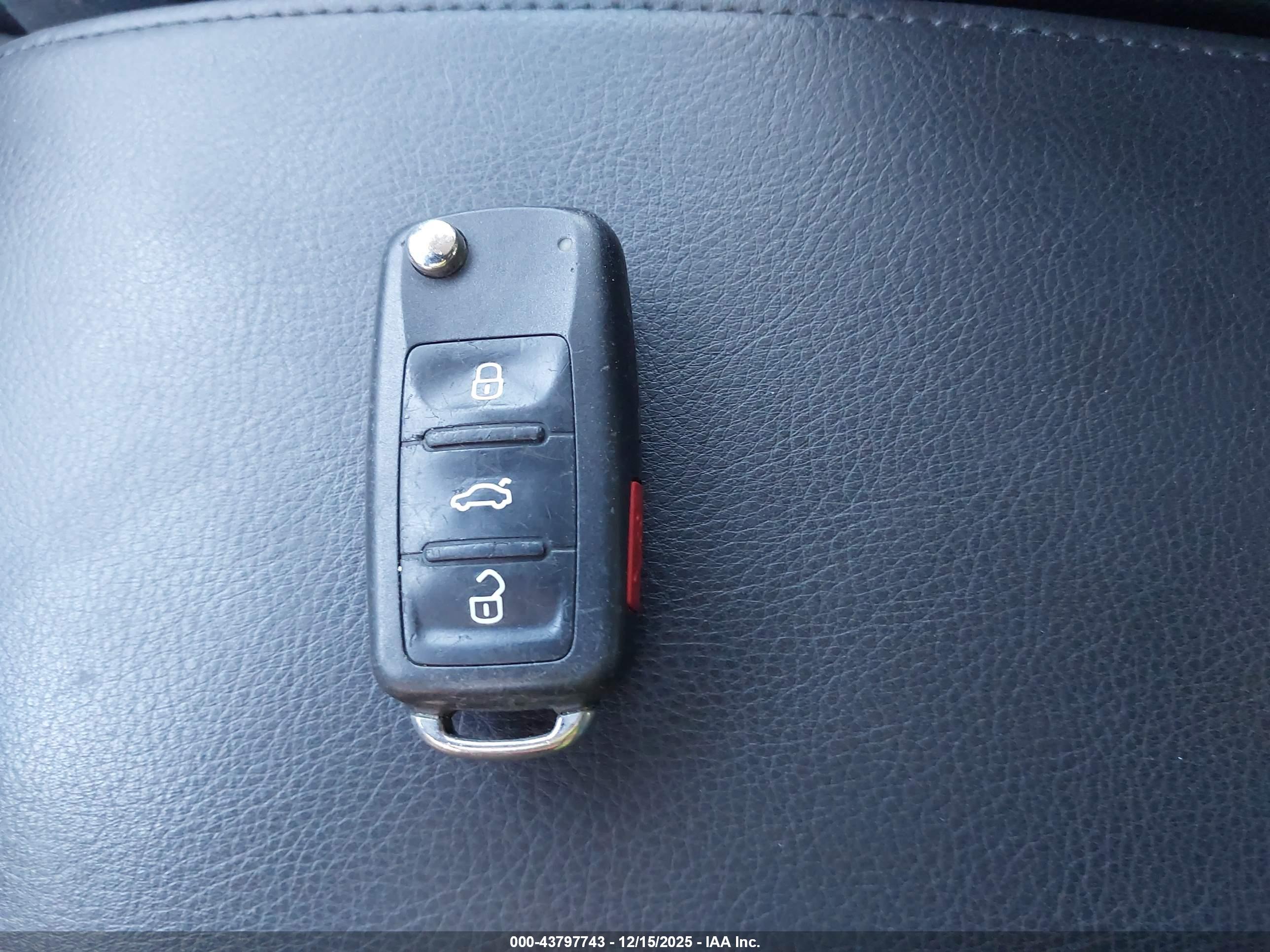 VOLKSWAGEN TIGUAN image 11