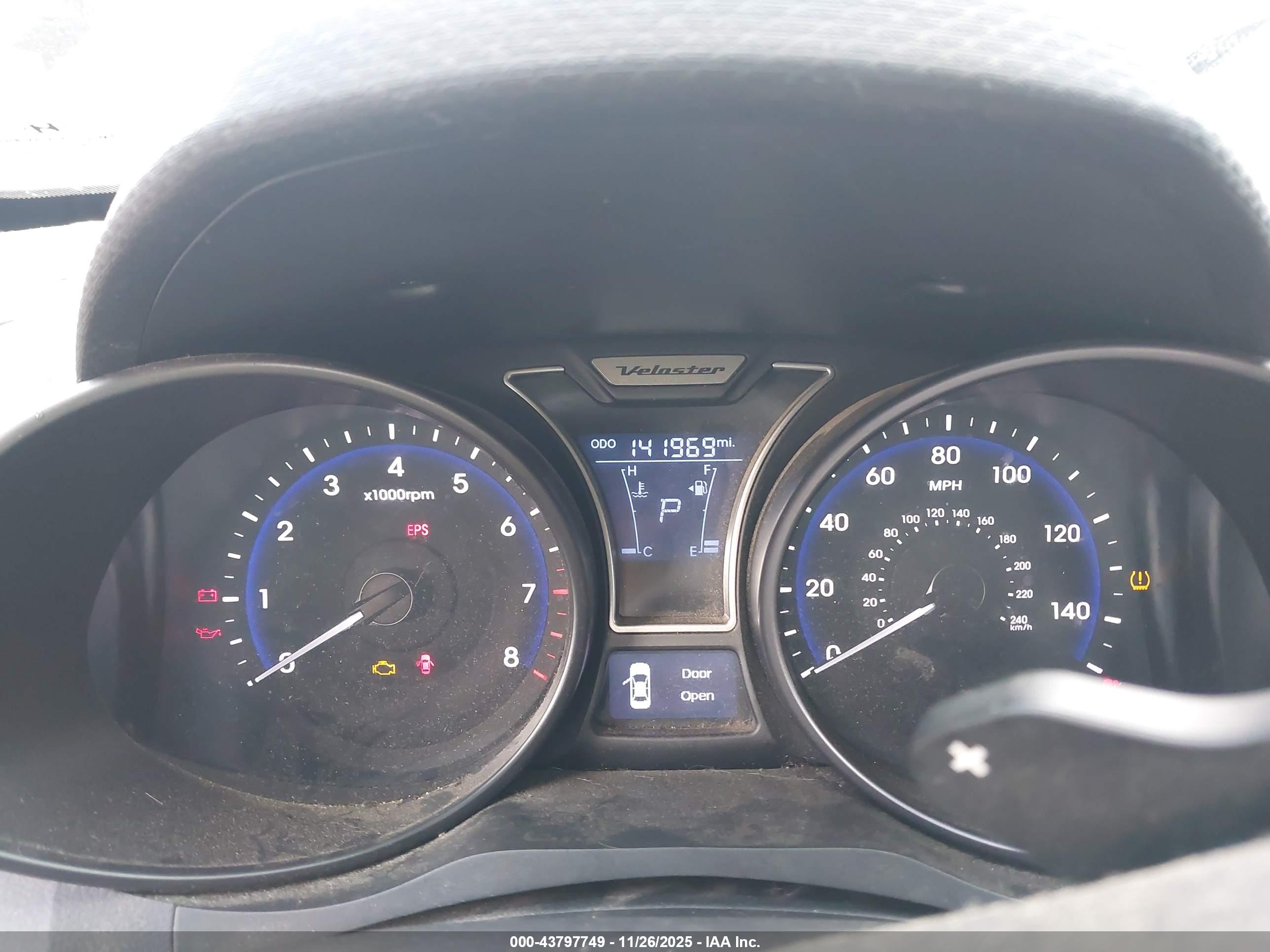 HYUNDAI VELOSTER image 7