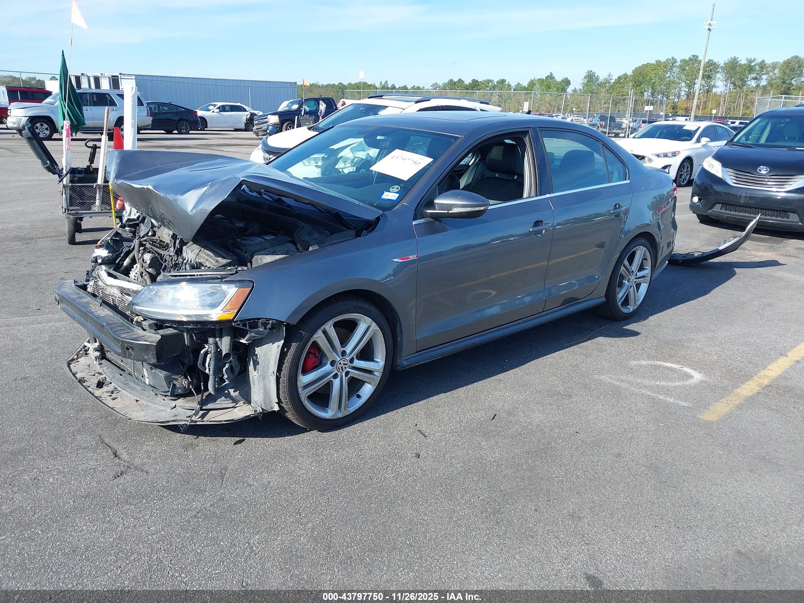 VOLKSWAGEN JETTA image 2