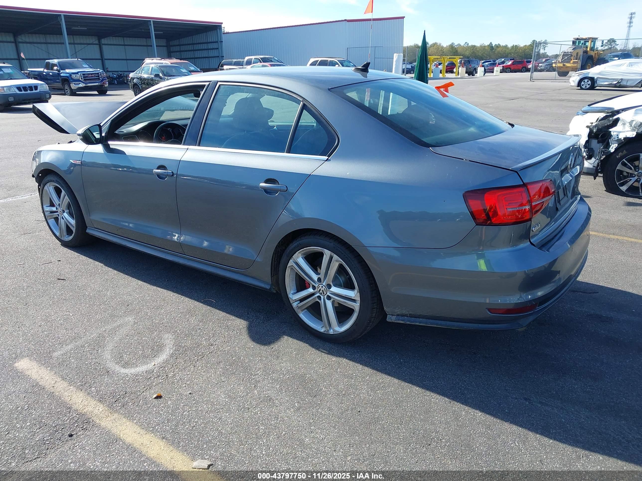 VOLKSWAGEN JETTA image 3