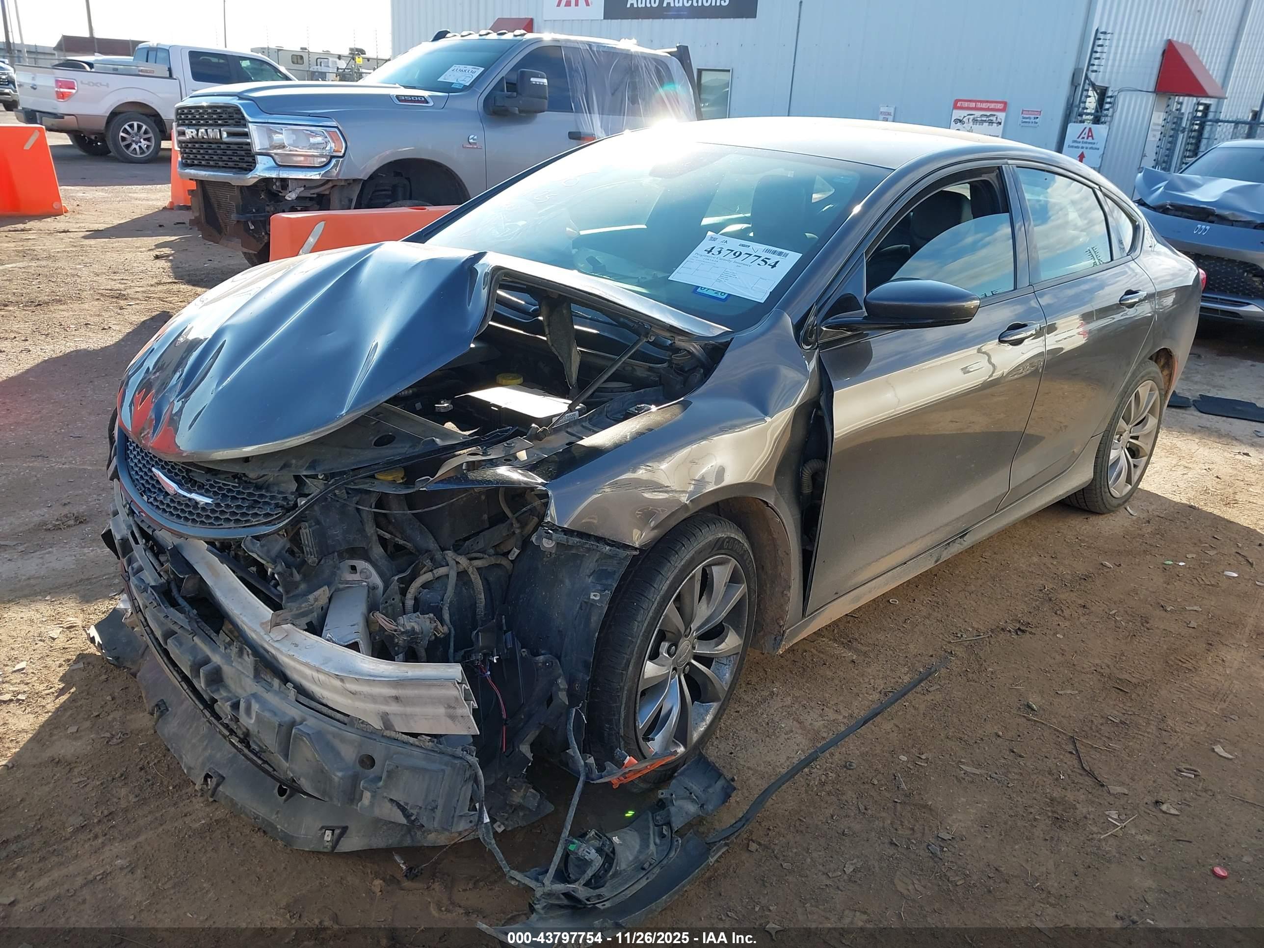 CHRYSLER 200 image 2