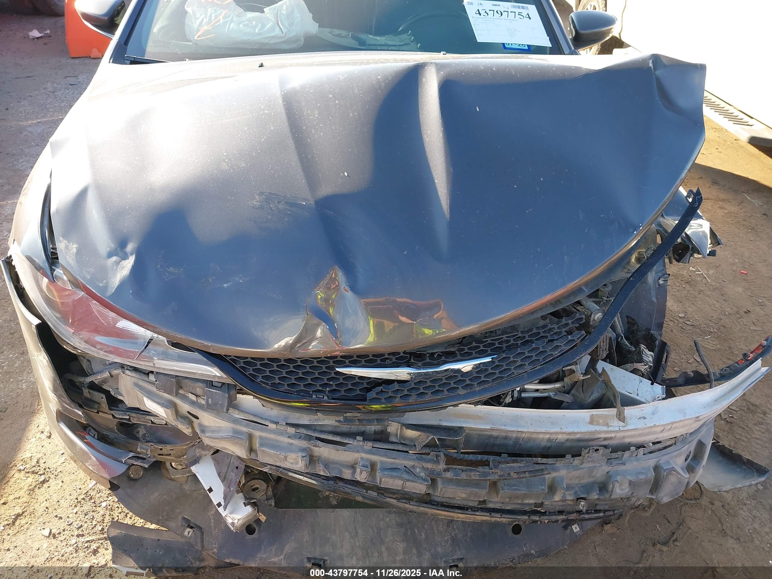 CHRYSLER 200 image 6