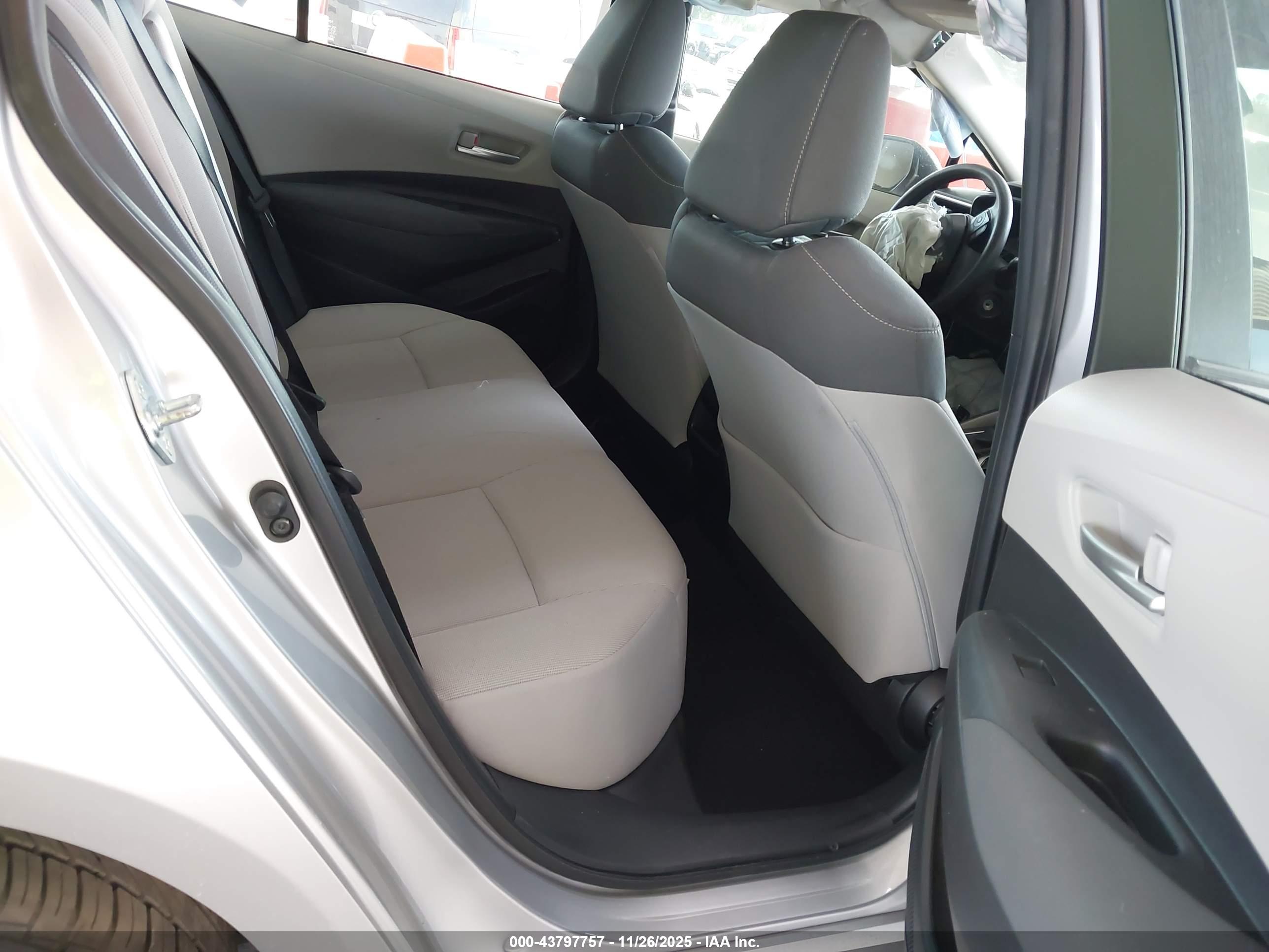 TOYOTA COROLLA image 8