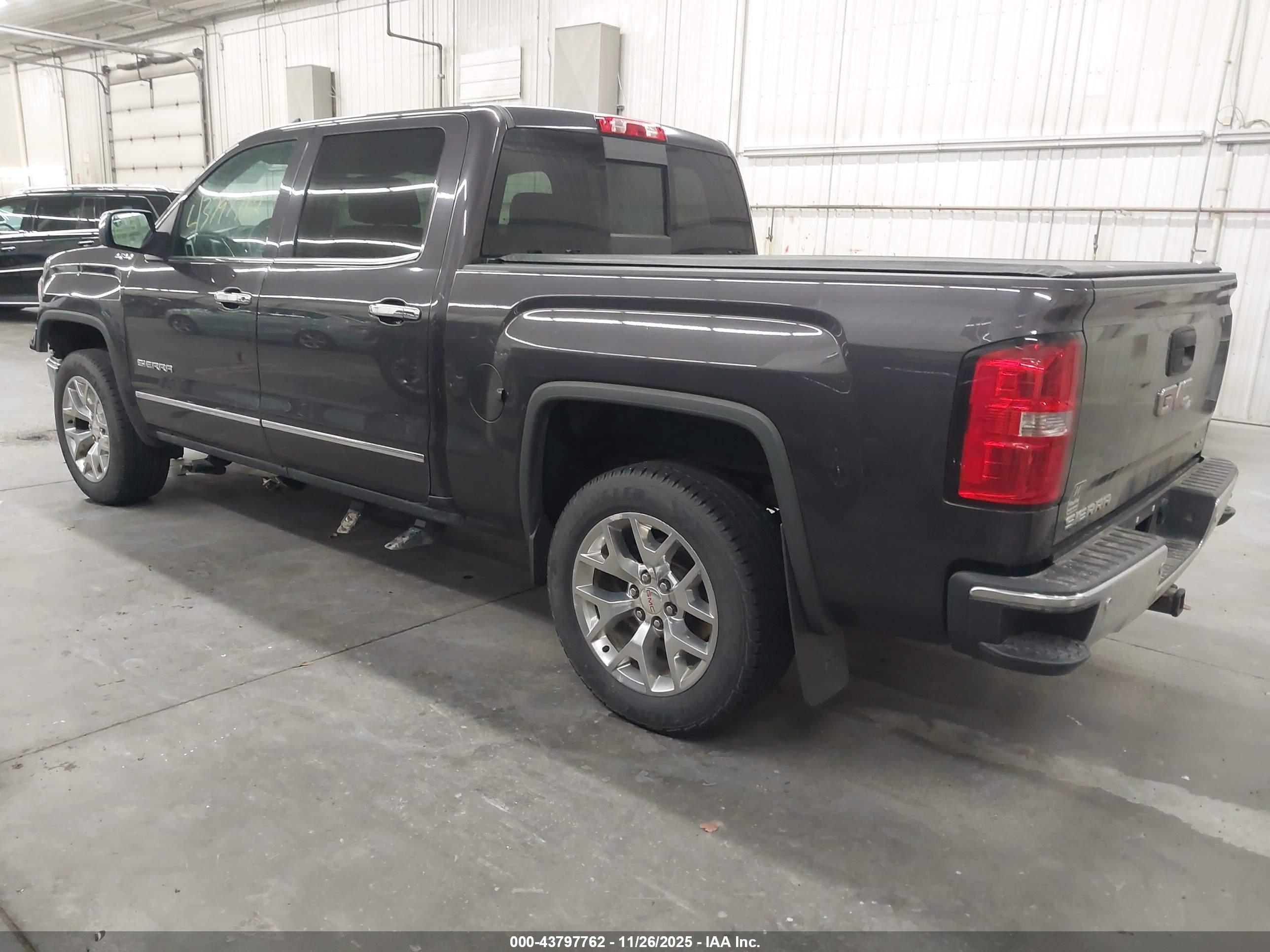 GMC SIERRA image 3