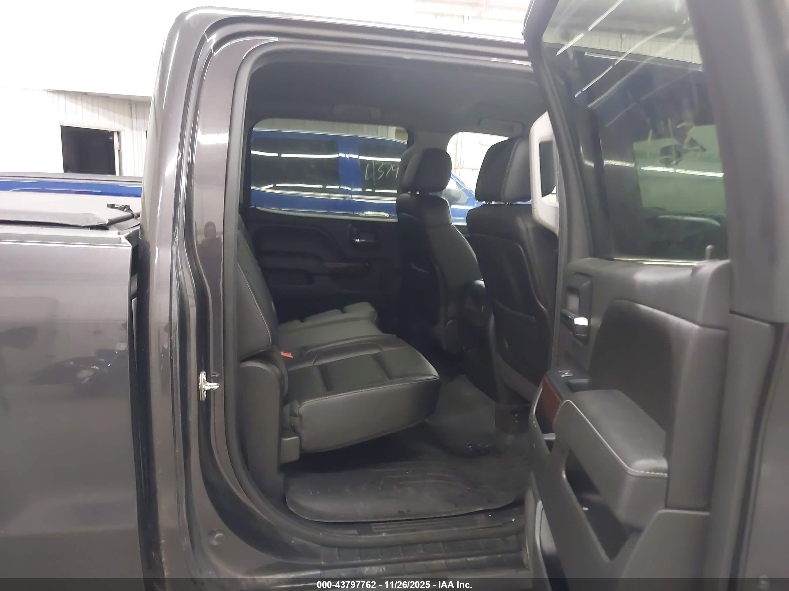 GMC SIERRA image 8