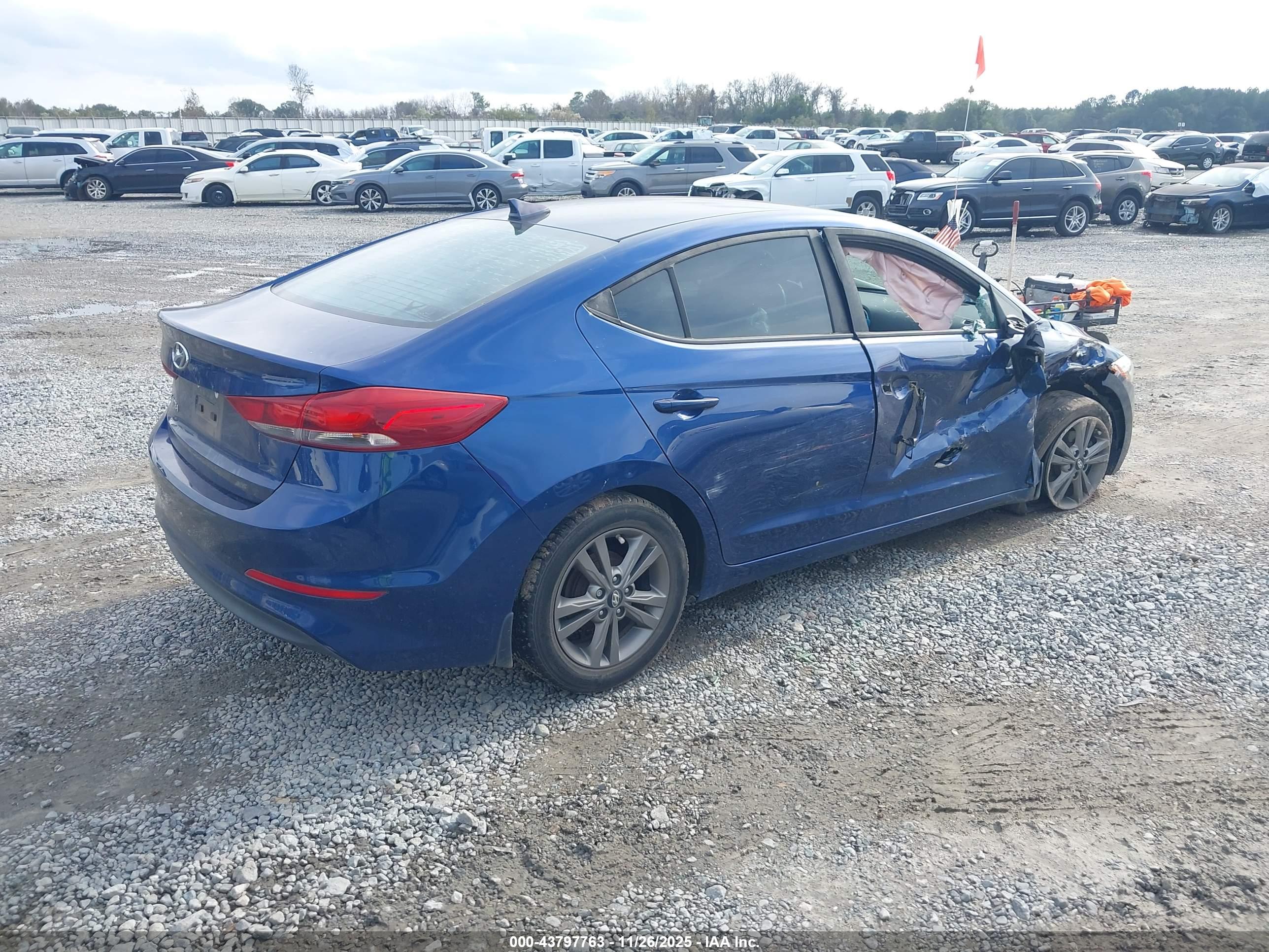 HYUNDAI ELANTRA image 4