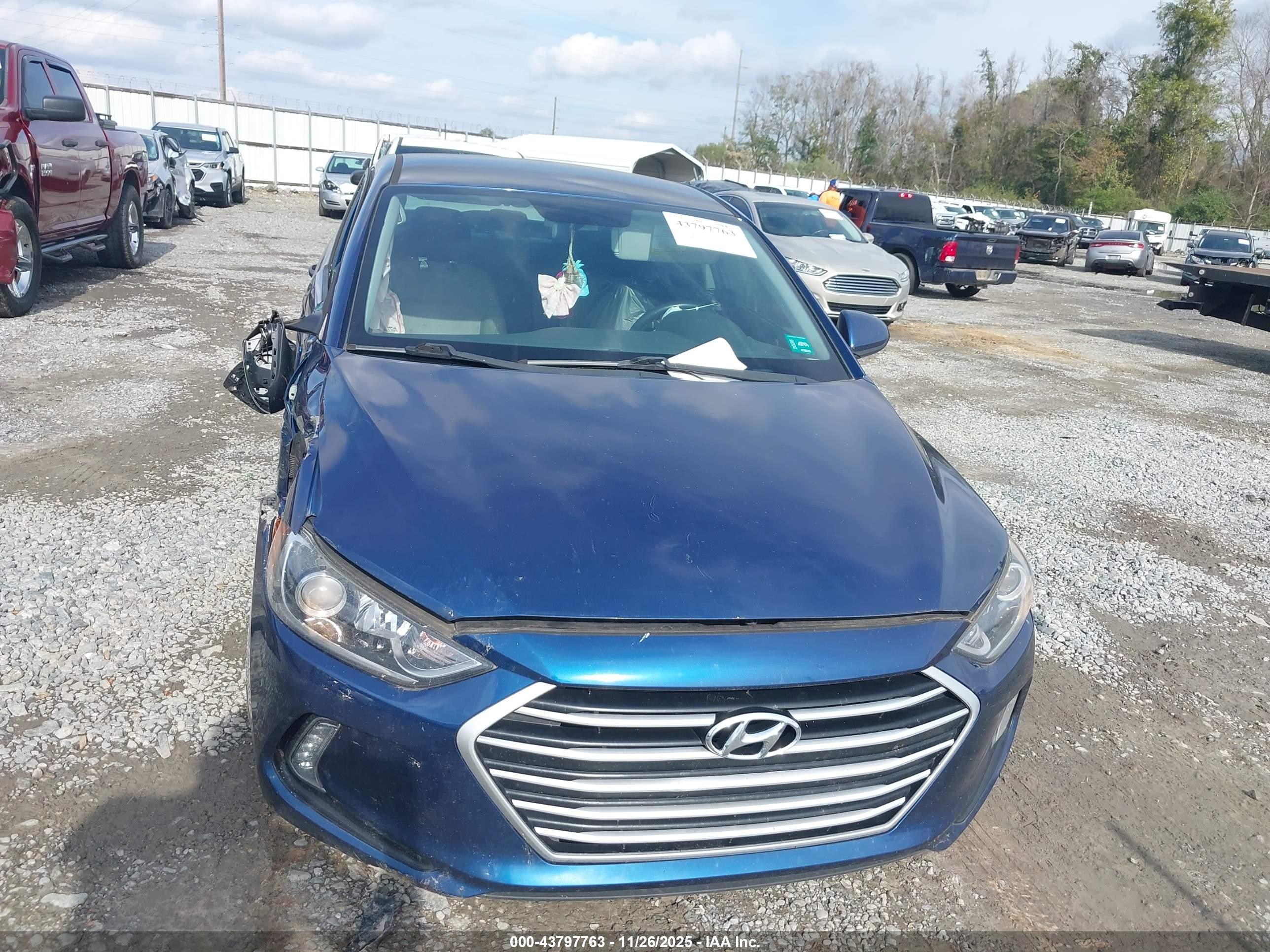 HYUNDAI ELANTRA image 6