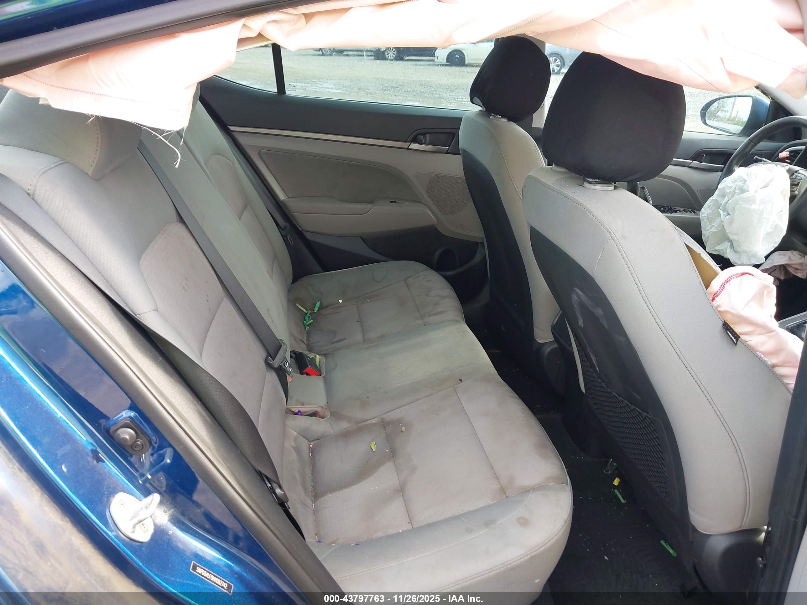 HYUNDAI ELANTRA image 8