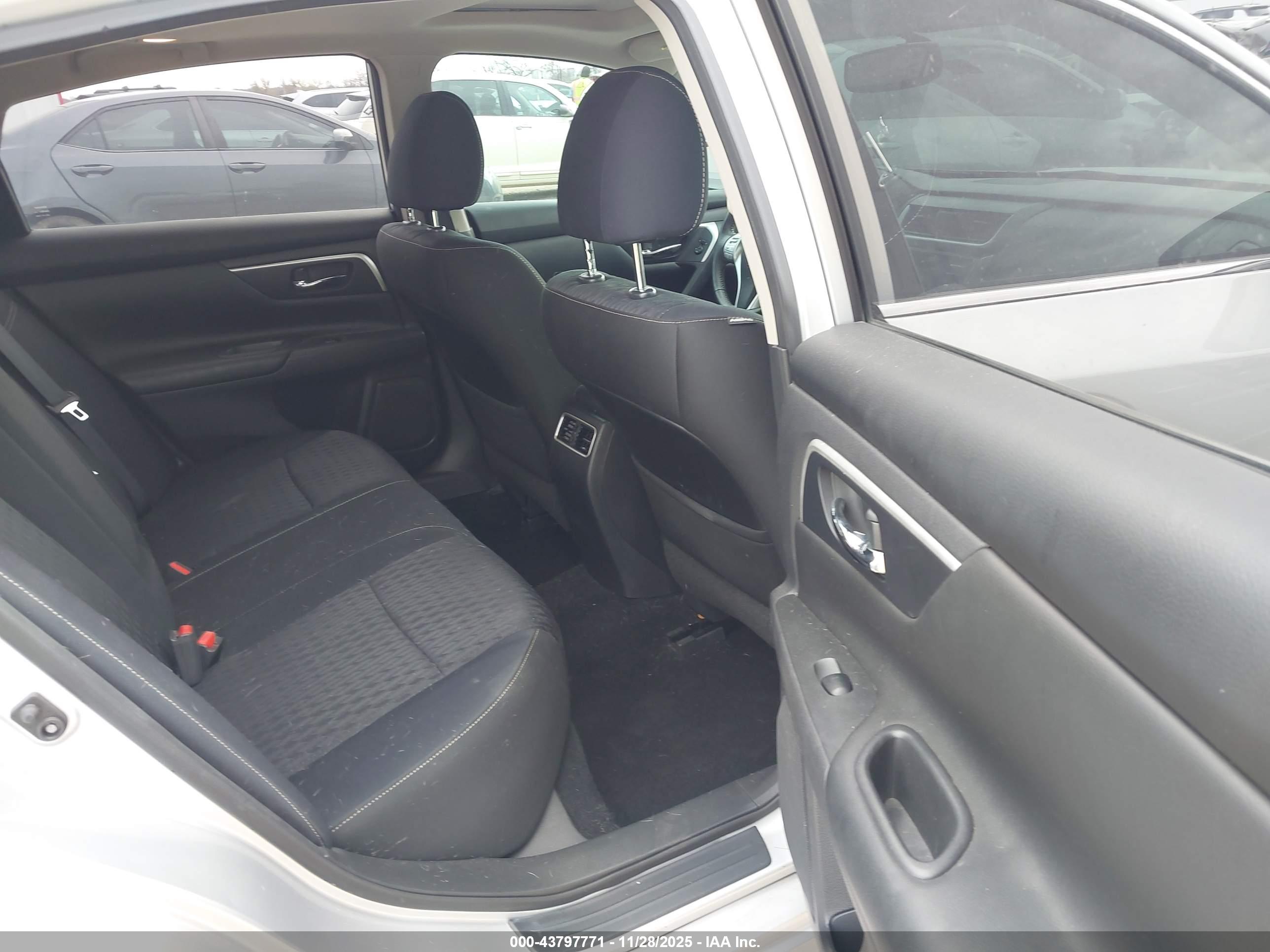 NISSAN ALTIMA image 8