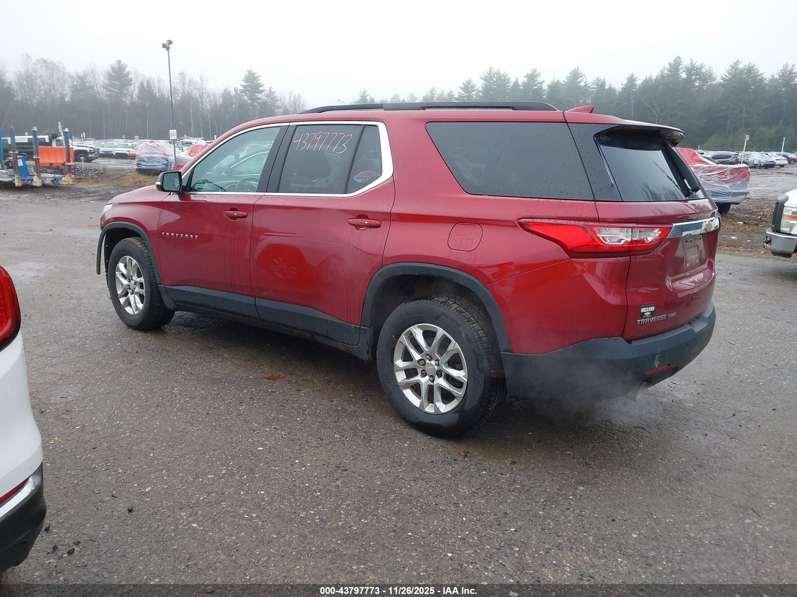 CHEVROLET TRAVERSE image 3