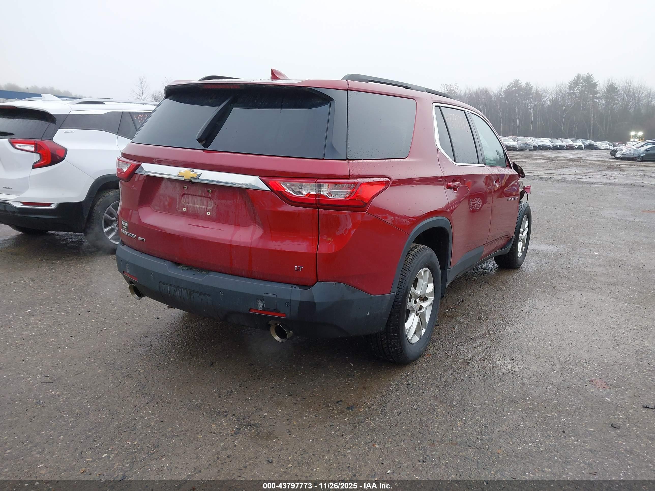 CHEVROLET TRAVERSE image 4